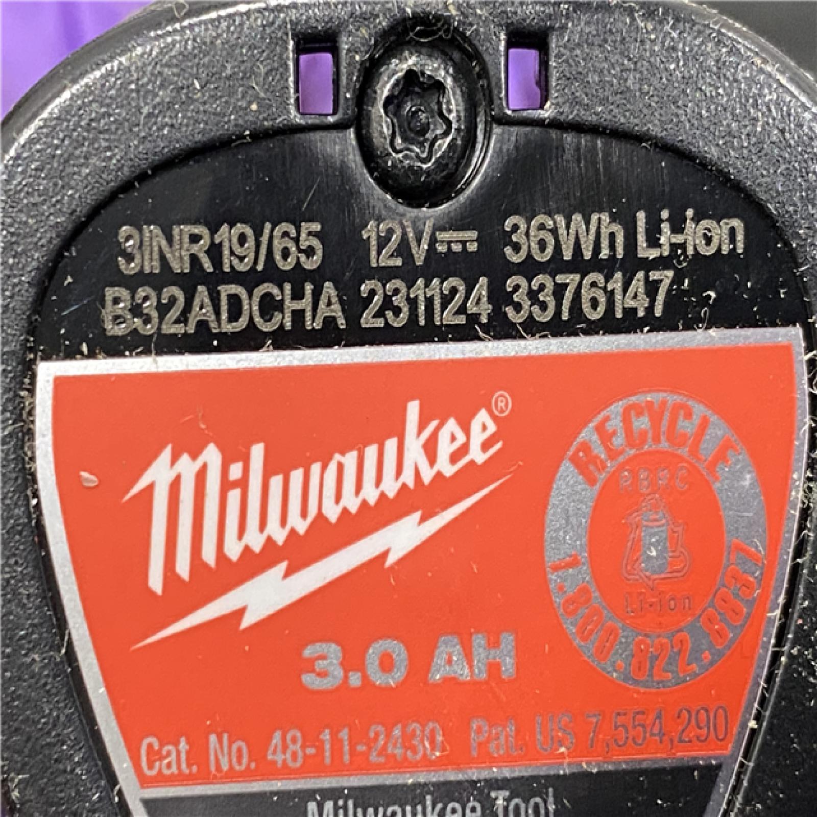 AS-IS Milwaukee Women's Medium 12-Volt Lithium-Ion Cordless AXIS Black Heated Quilted Jacket Kit