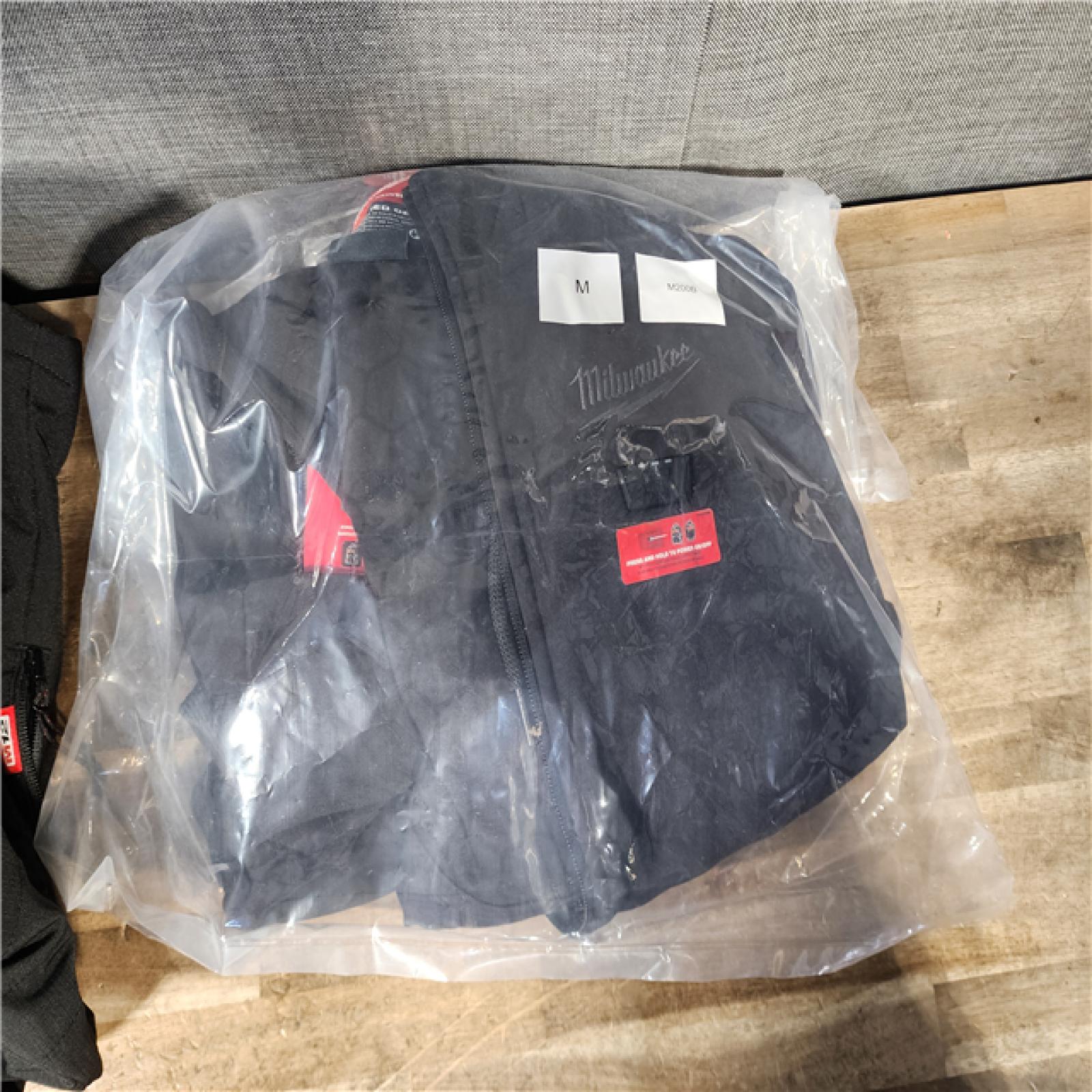 HOUSTON LOCATION - AS-IS MILWAUKEE 2 HEATED CLOTHING COMBO KIT