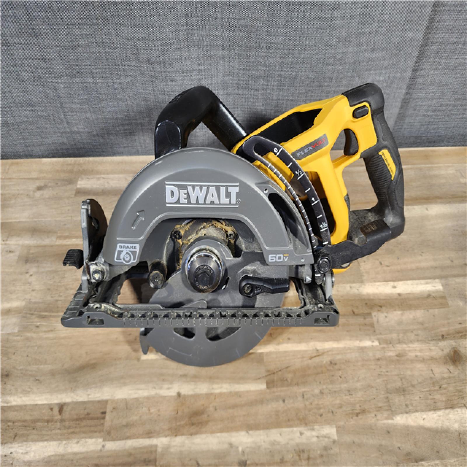 HOUSTON LOCATION - AS-IS DEWALT FLEXVOLT 60V MAX Cordless Brushless 7-1/4 in. Wormdrive Style Circular Saw (Tool Only)