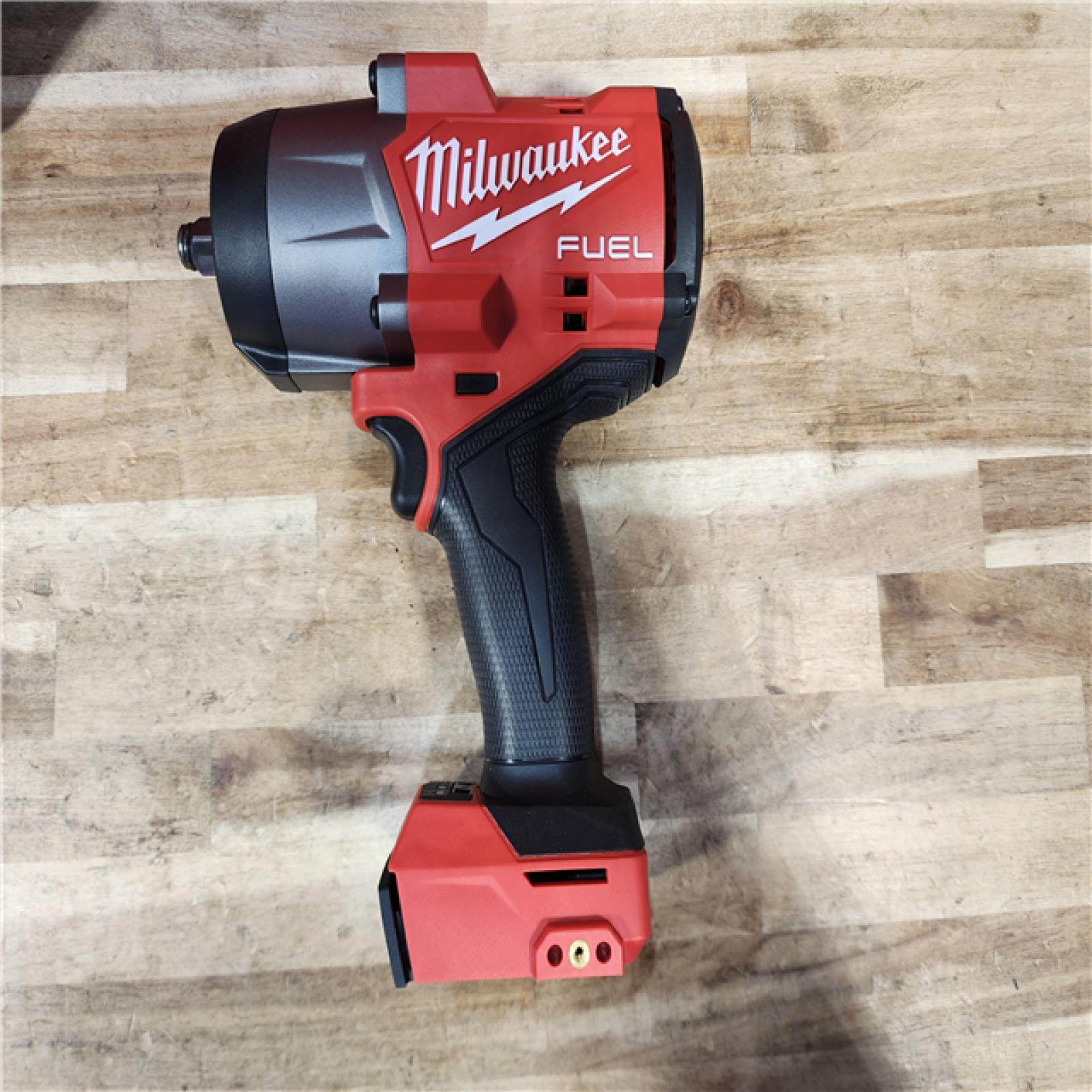 HOUSTON LOCATION - AS-IS (APPEARS LIKE NEW) Milwaukee FUEL 18V Lithium-Ion Brushless Cordless 1/2 in. Impact Wrench w/Friction Ring Kit