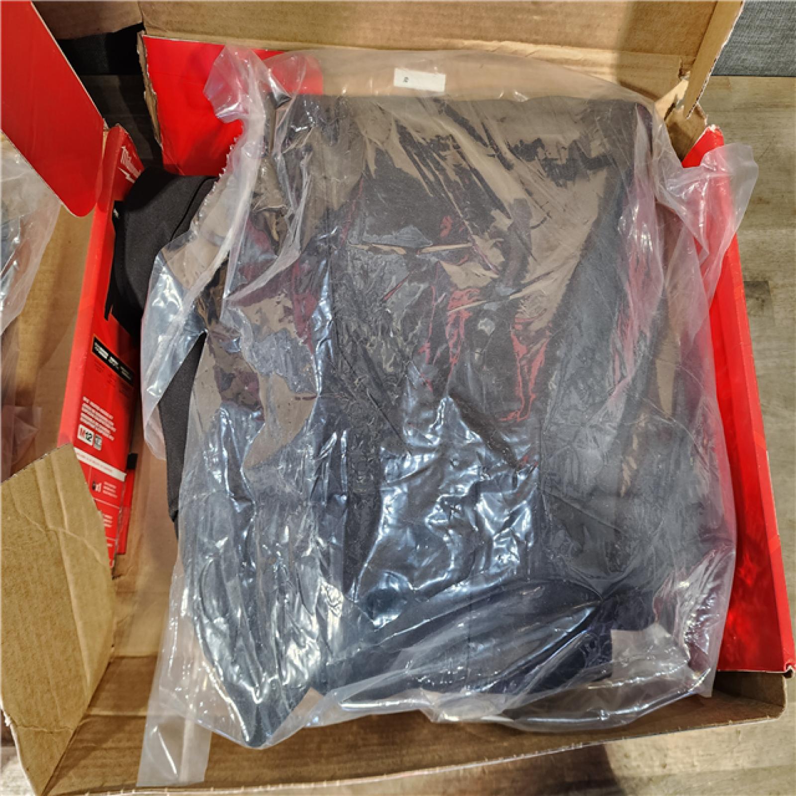 HOUSTON LOCATION - AS-IS MILWAUKEE 2 HEATED CLOTHING COMBO KIT