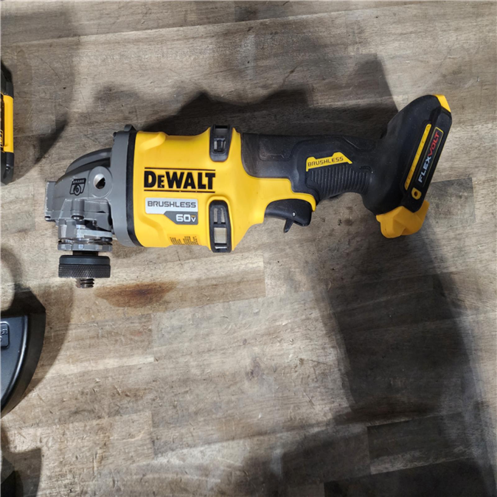 HOUSTON LOCATION - AS-IS DeWalt FLEXVOLT 60V Cordless 4-1/2 to 6 in. Grinder Kit (Battery & Charger)