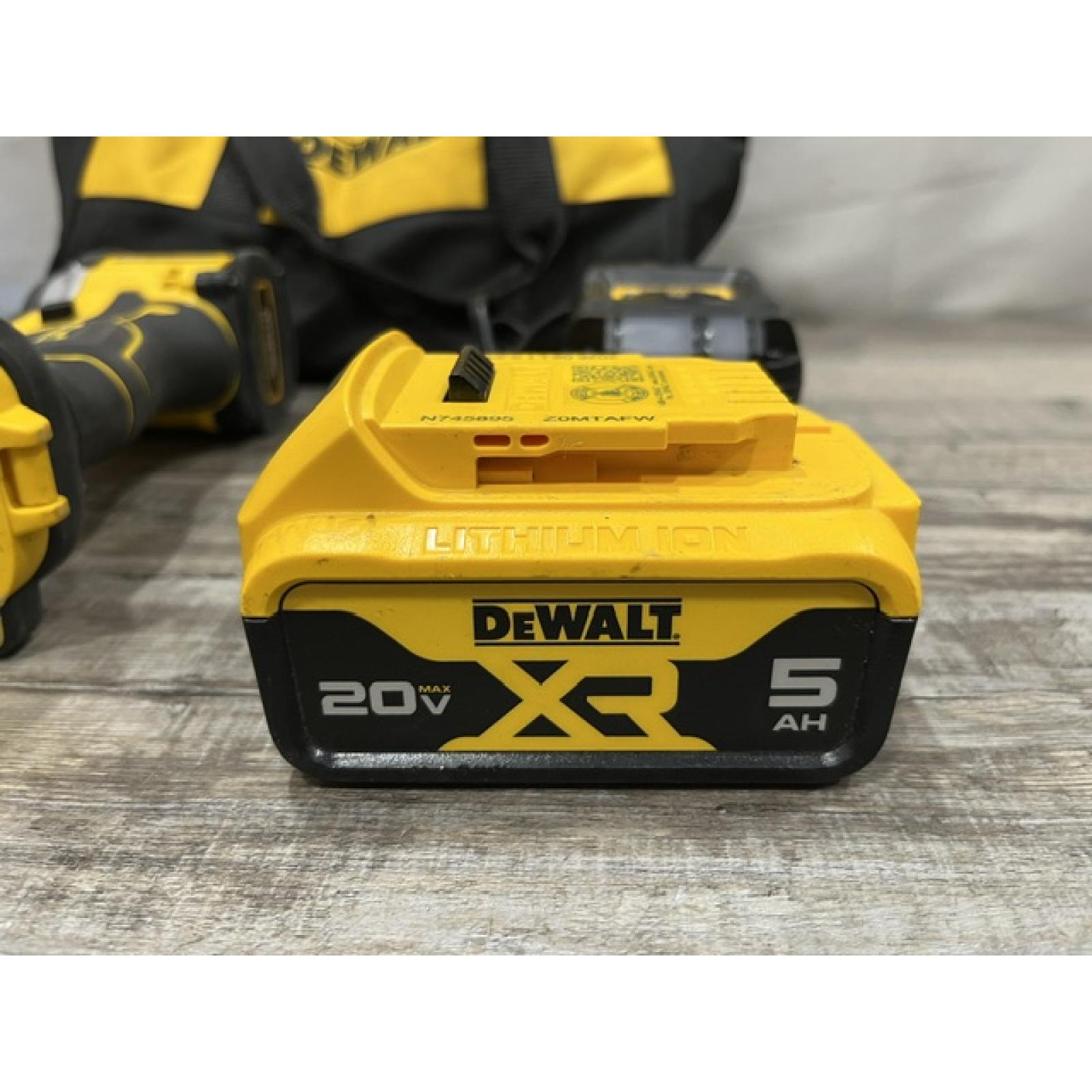 AS-IS DEWALT ATOMIC 20V MAX Lithium-Ion Cordless 1/4 in. Brushless Impact Driver Kit