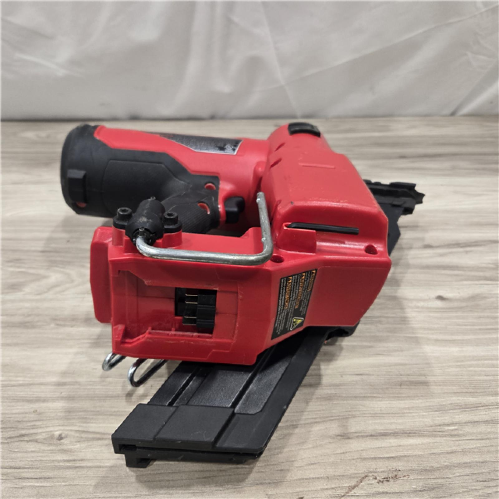 AS-IS Milwaukee 2744-20 M18 FUEL 3-1/2 in. 18V 21-Degree Cordless Framing Nailer (Tool-Only)