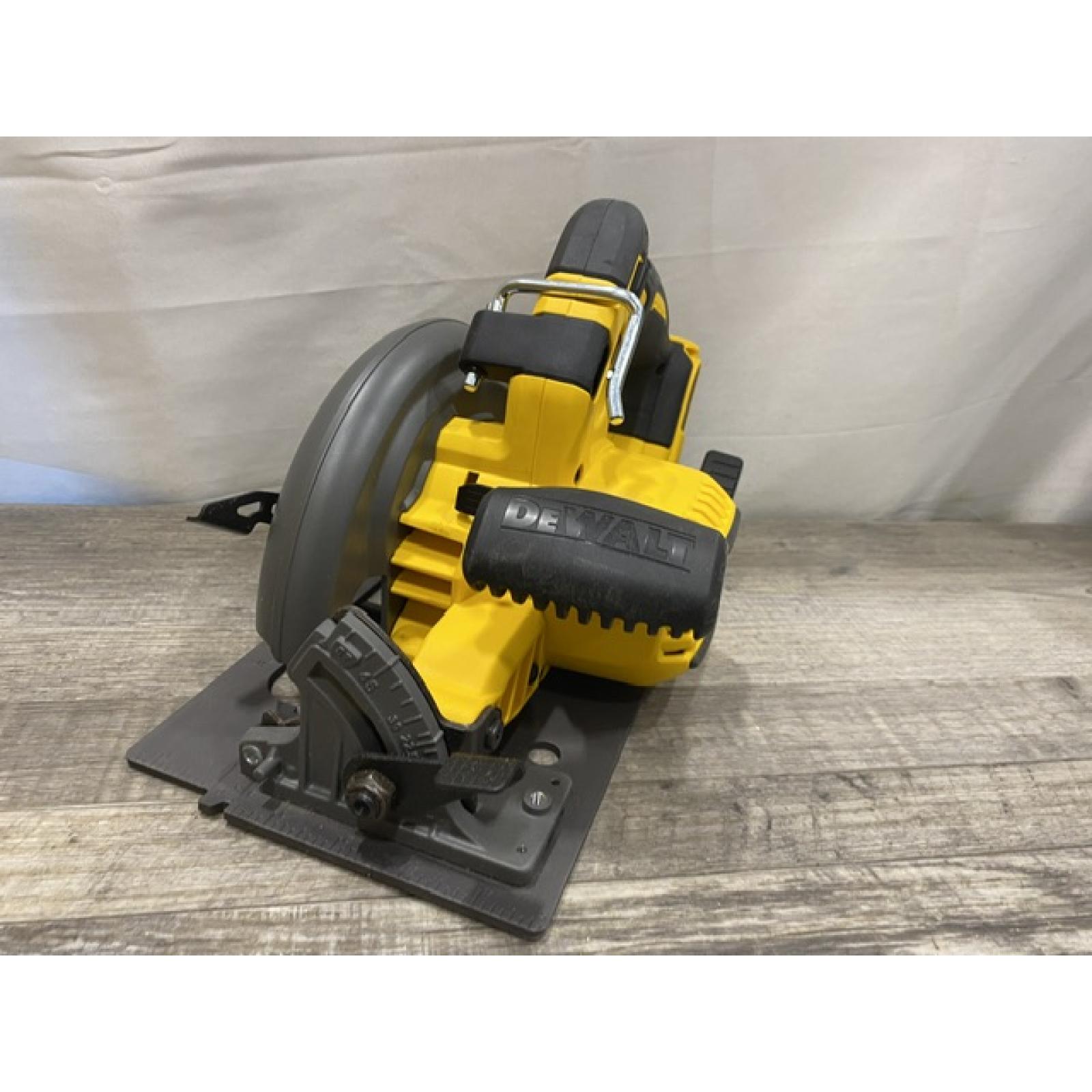 AS-IS DEWALT FLEXVOLT 60V MAX Cordless Brushless 7-1/4 in. Sidewinder Style Circular Saw Kit