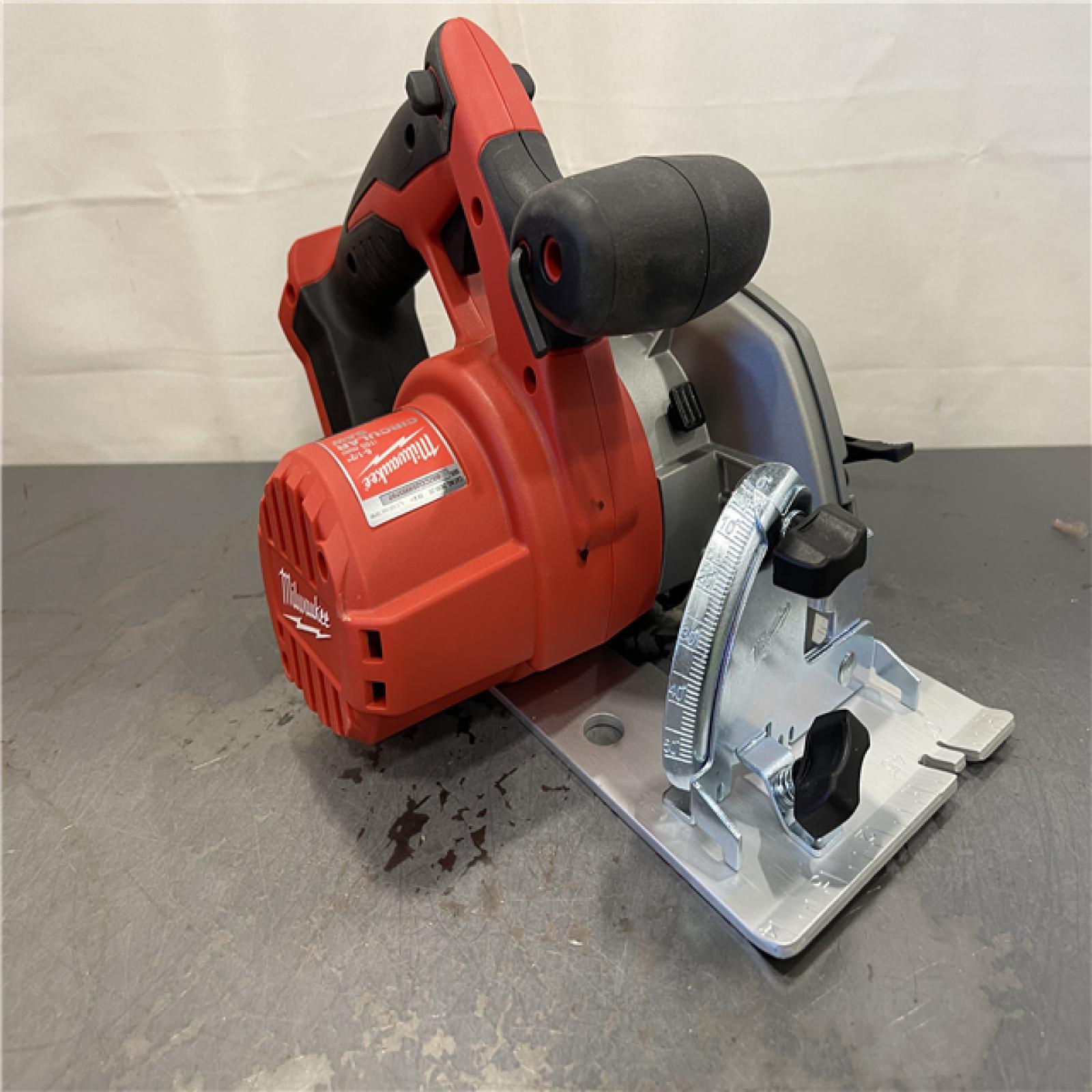 AS-IS - Milwaukee M18 18V Lithium-Ion Cordless 6-1/2 in. Circular Saw