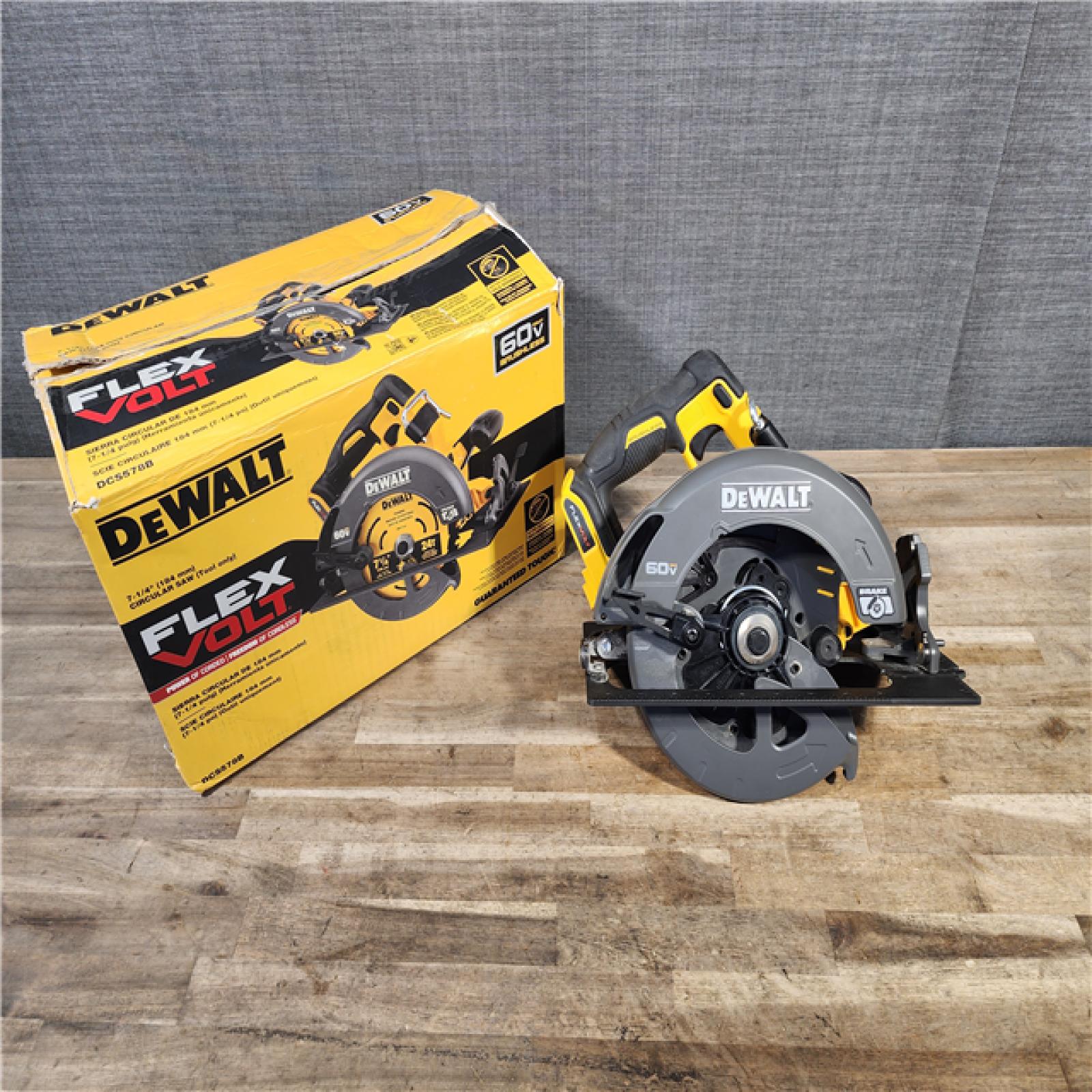 HOUSTON LOCATION - AS-IS DeWALT Flexvolt Max 7-1/4 60V Brushless Circular Saw (Tool Only)