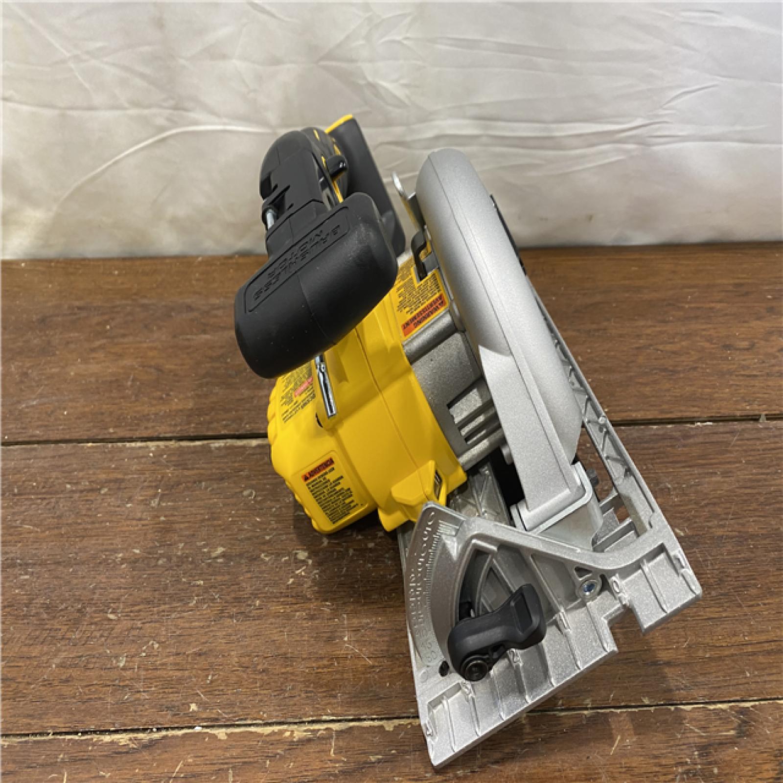 AS-IS DeWALT DCS565B 20V Max Brushless 6.5   Cordless Circular Saw