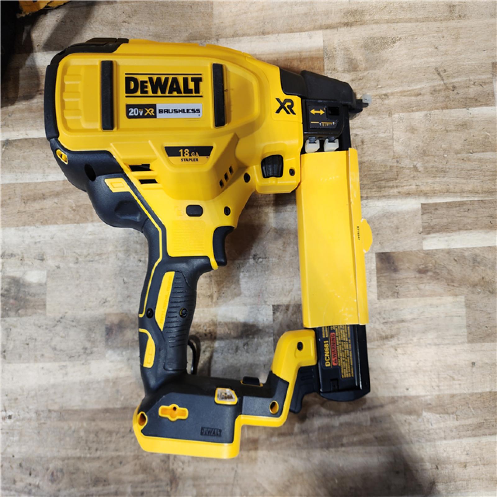 HOUSTON LOCATION - AS-IS DEWALT 20V MAX XR Lithium-Ion Cordless 18-Gauge Narrow Crown Stapler Kit