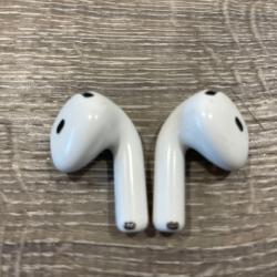 AS-IS Apple Airpods 4 Wireless Charging Case