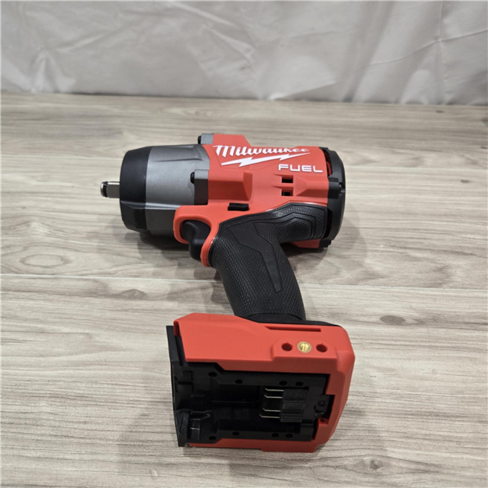 AS-IS Milwaukee M18 1/2 in. Cordless High Torque Impact Wrench Kit
