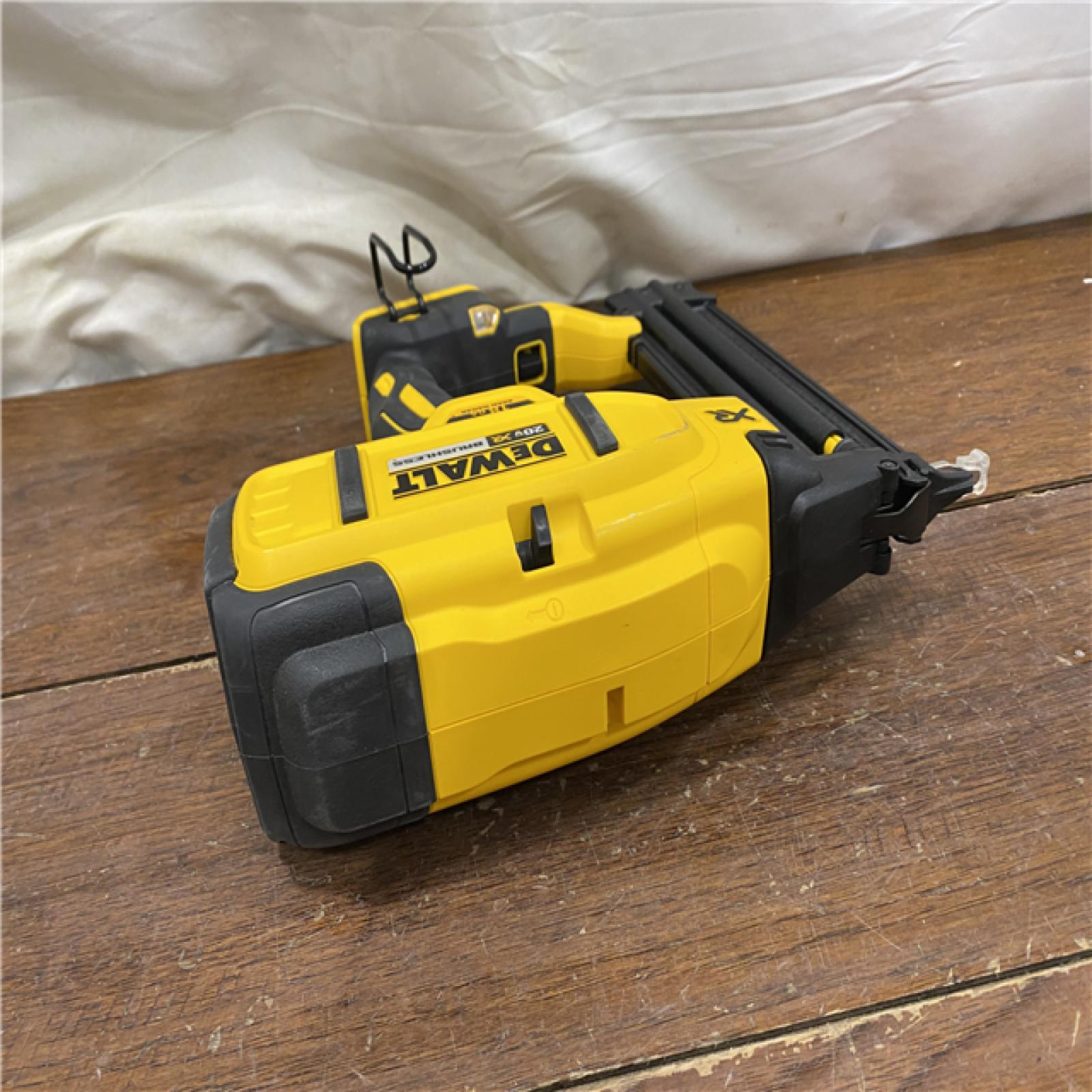 AS-IS DEWALT 20V MAX XR 18 Gauge Brad Nailer Kit