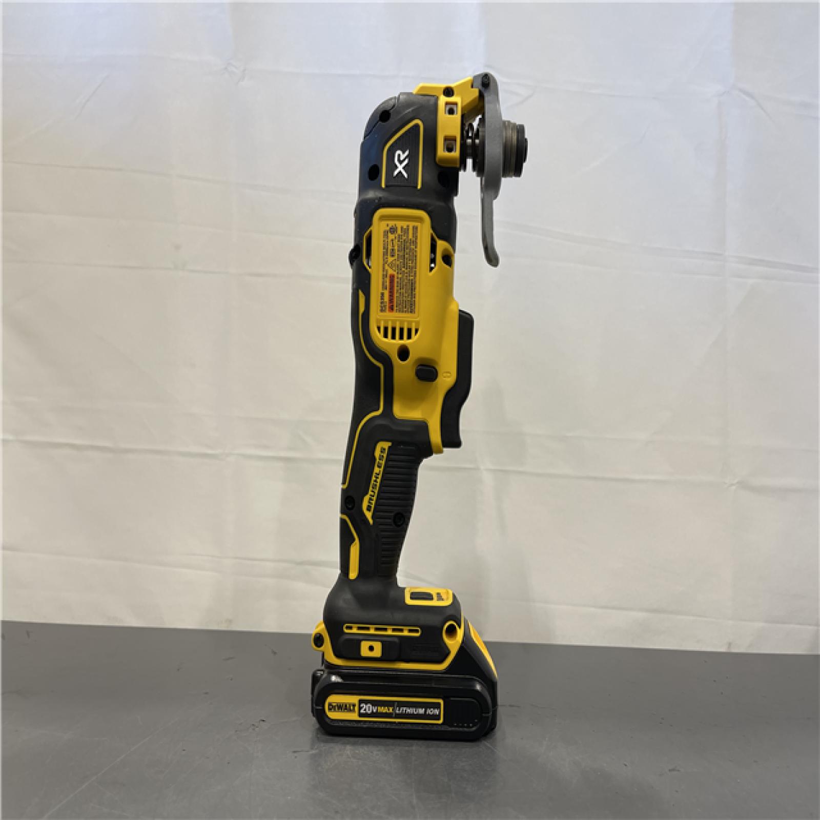 AS-IS - DEWALT 20V MAX XR Cordless Brushless 3-Speed Oscillating Multi Tool Kit
