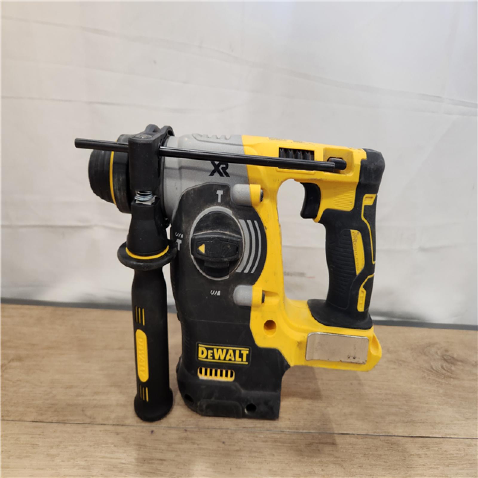 AS-IS- DEWALT 20V MAX XR Cordless Brushless 1 in. SDS Plus L-Shape Rotary Hammer (Tool Only)