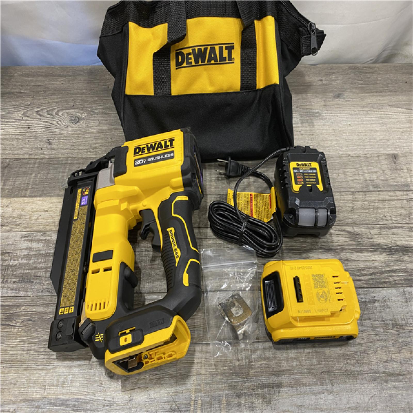AS-IS DEWALT ATOMIC 20V MAX Lithium Ion Cordless 23 Gauge Pin Nailer Kit