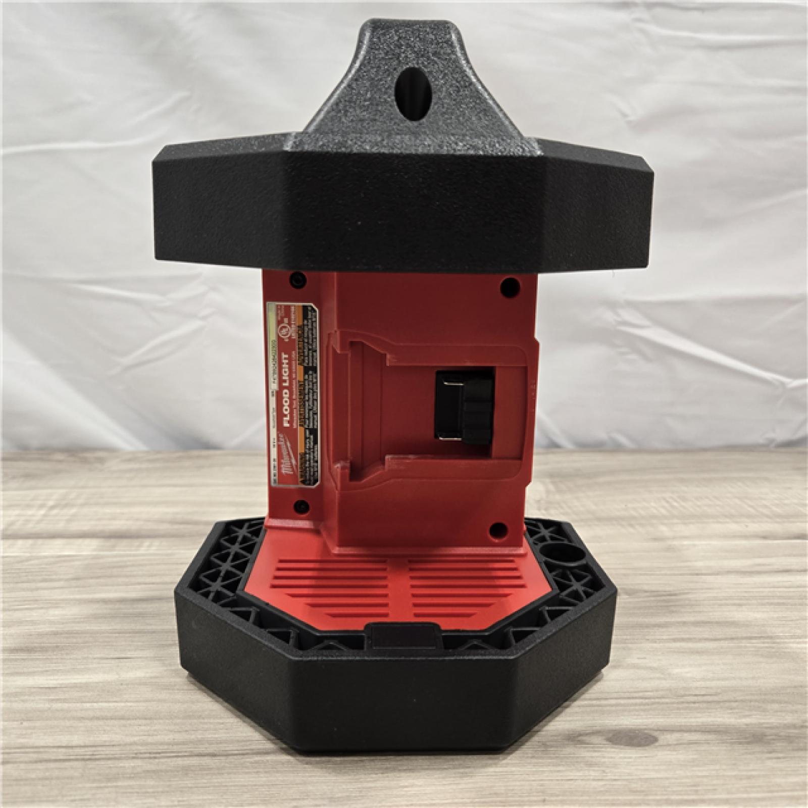 LIKE NEW! - Milwaukee Cordless 1500 Lumens LED Flood Light (Tool-Only)
