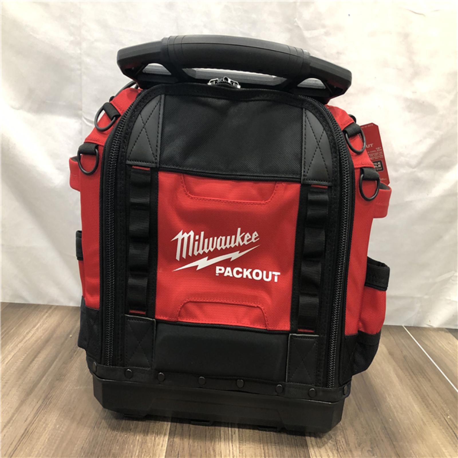 NEW- Milwaukee PACKOUT 15 in. Structured Tool Bag