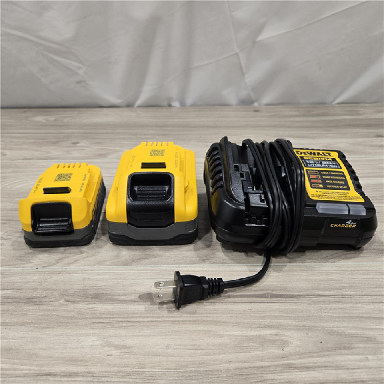 AS-IS Dewalt 20V MAX POWERSTACK Lithium-Ion Batteries and Charger Starter Kit (1.7 Ah/5 Ah) - DCBP315-2C
