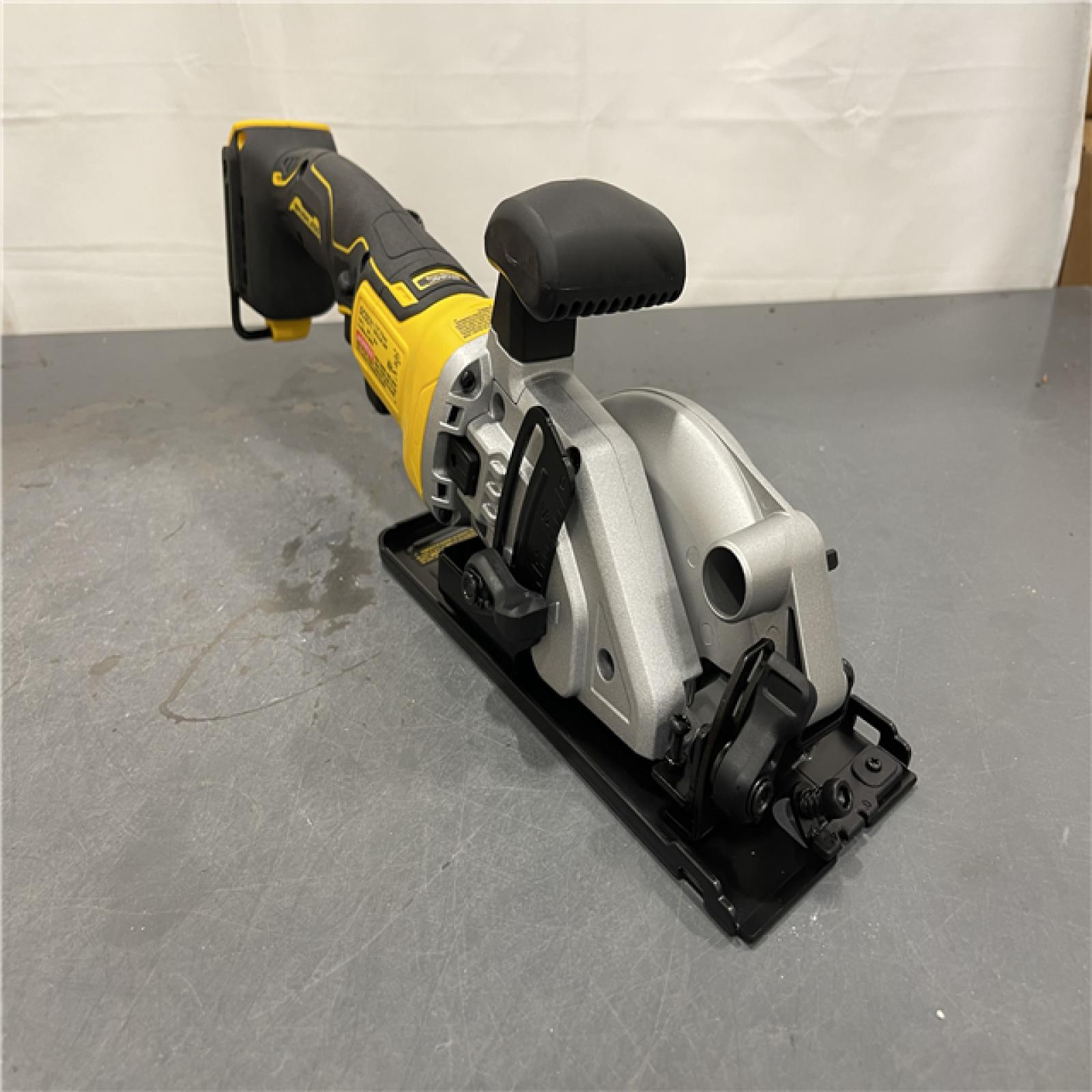 AS-IS - DEWALT ATOMIC 20V MAX Cordless Brushless 4-1/2 in. Circular Saw
