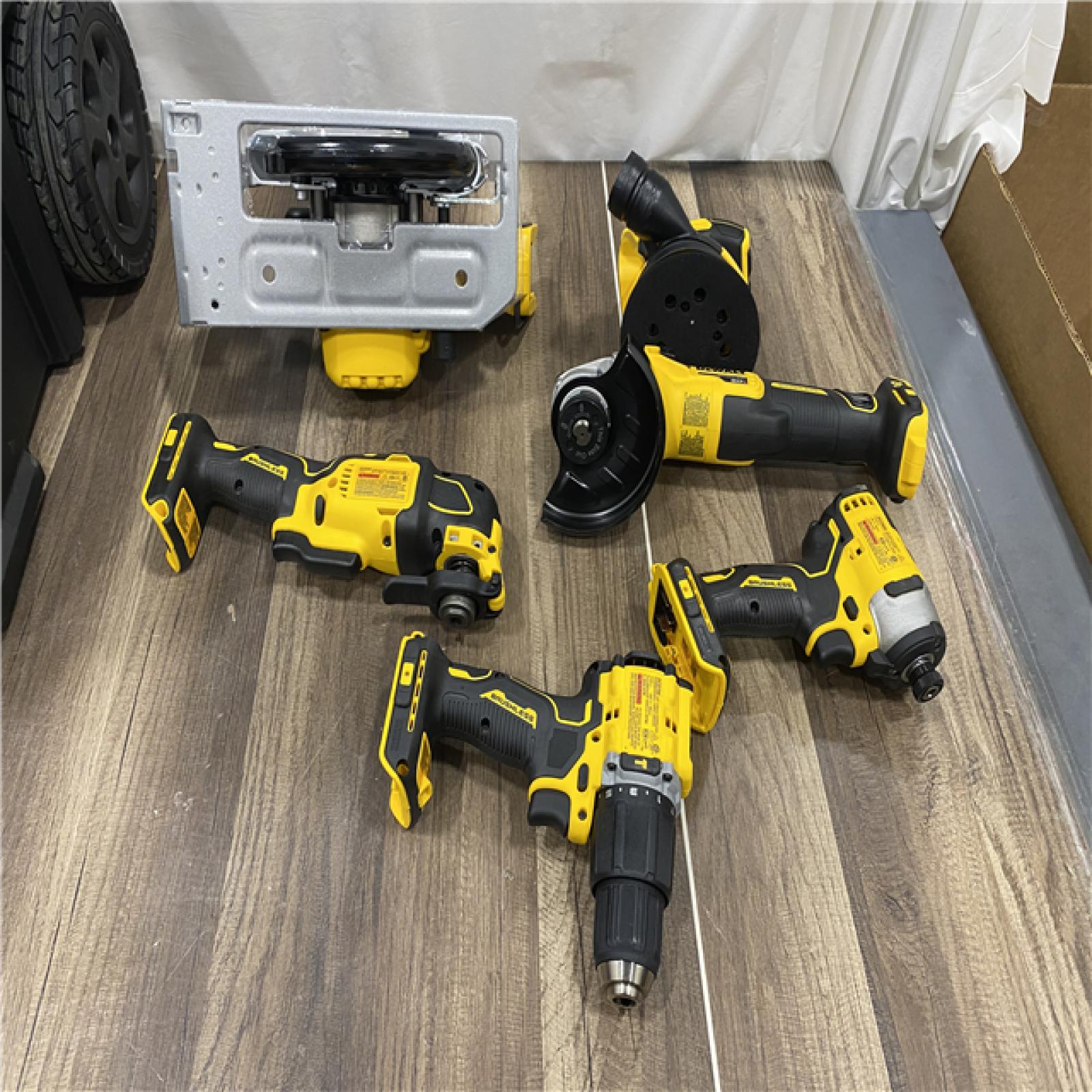 AS-IS Dewalt 20-Volt MAX ToughSystem Lithium-Ion 6-Tool Cordless Combo Kit