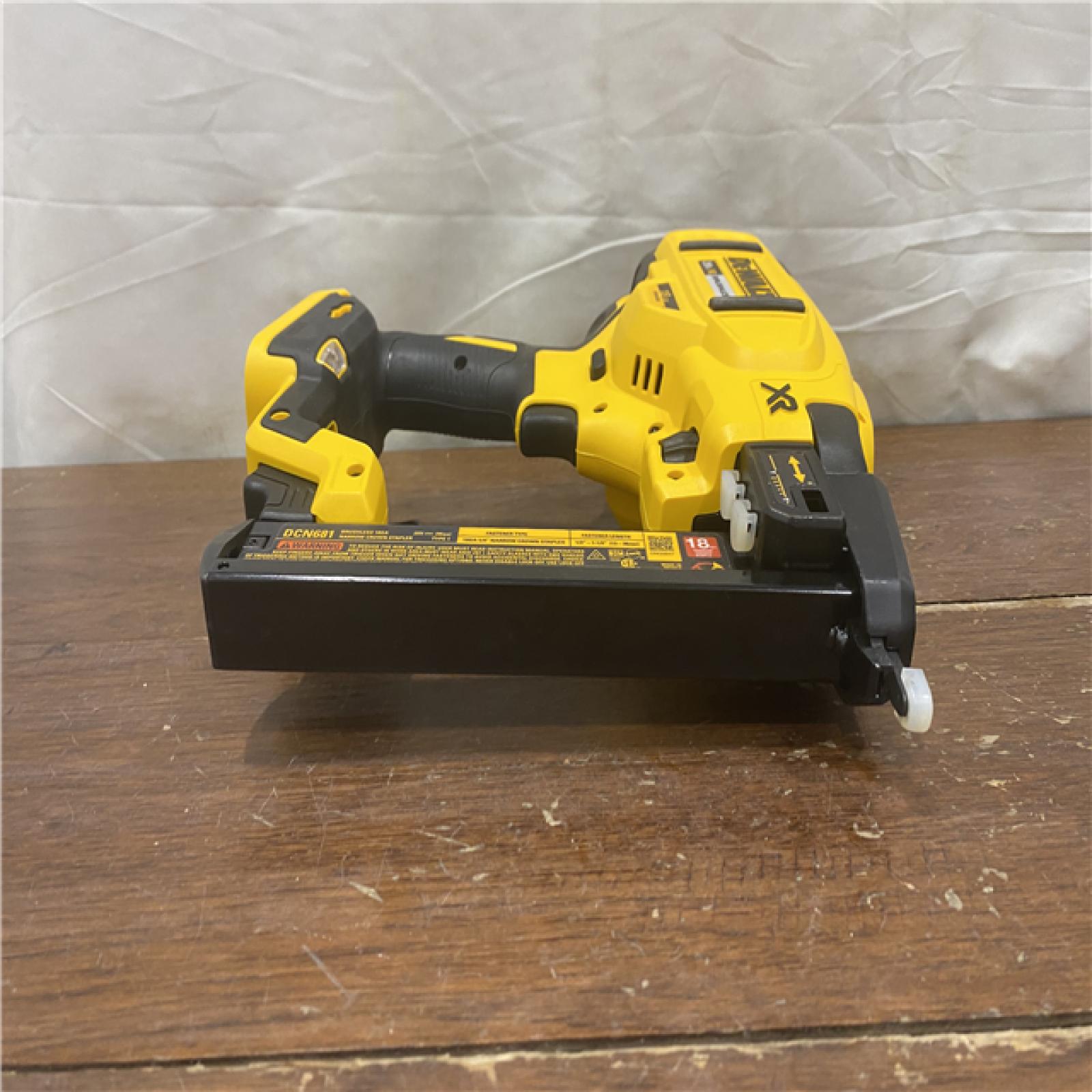 AS-IS DEWALT 20V-MAX XR 18GA BRAD NAILER KIT