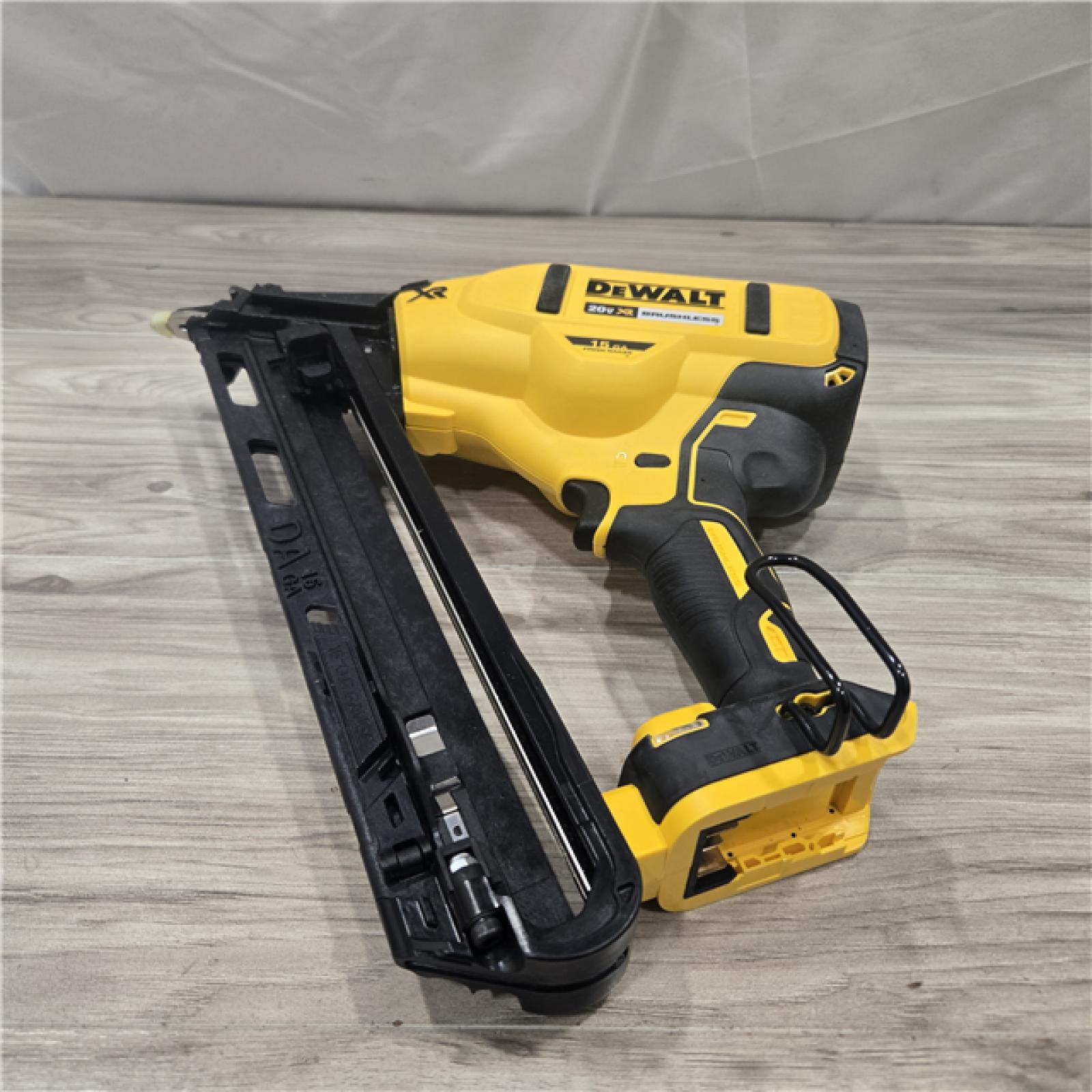 AS-IS DeWalt 15 GA ANGLED FINISH NAILER KIT