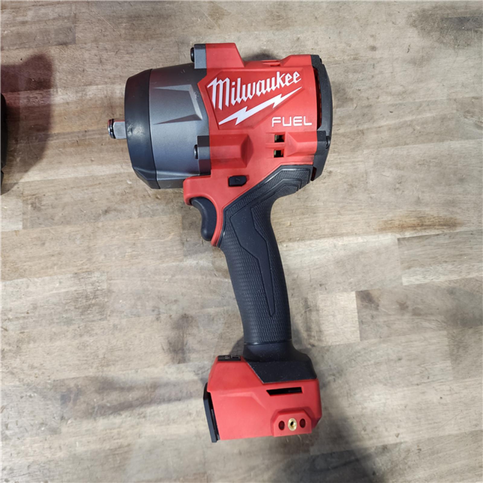 HOUSTON LOCATION - AS-IS Milwaukee M18 FUEL 1/2 in. Cordless Brushless High Torque Impact Wrench Kit (Battery & Charger)