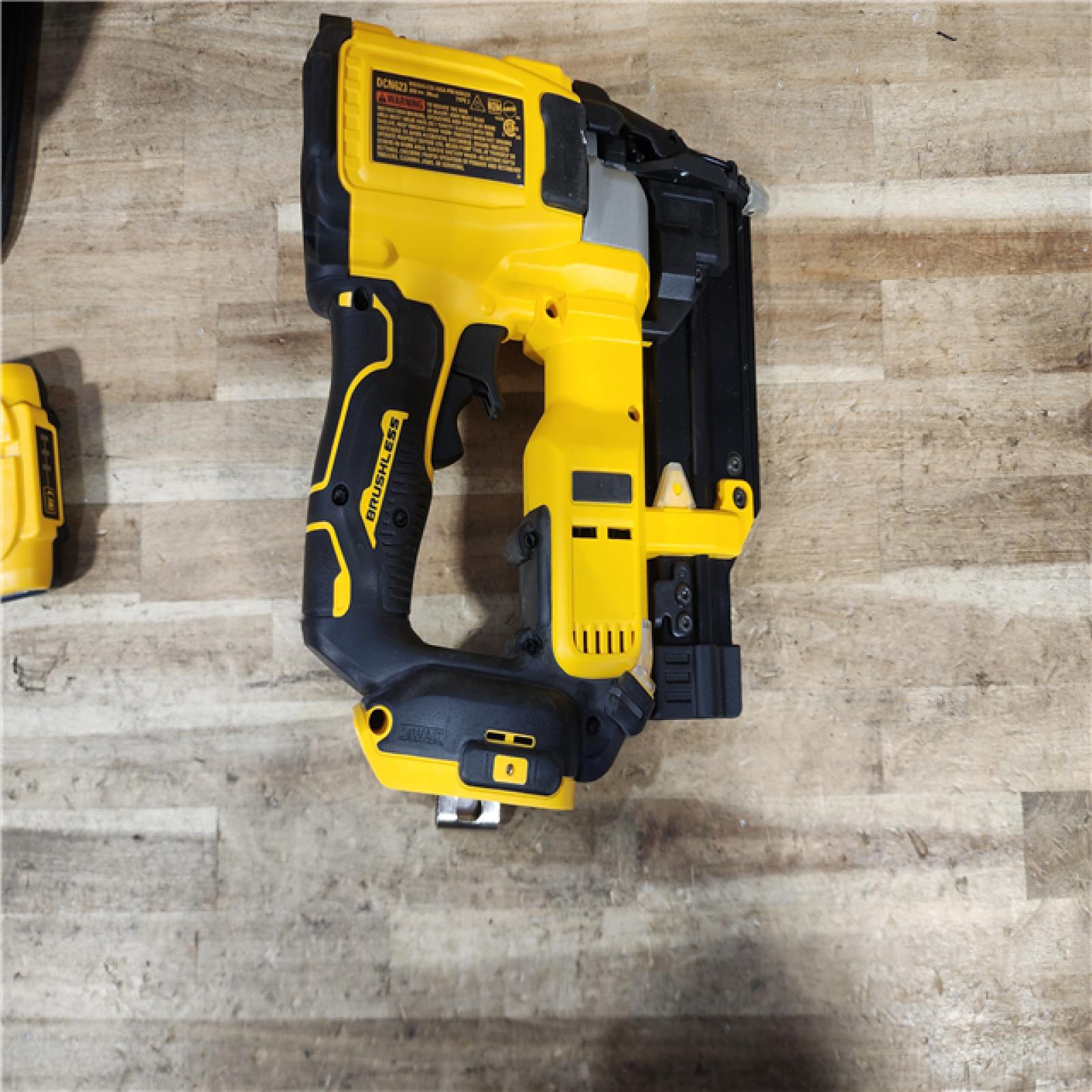 HOUSTON LOCATION - AS - IS DEWALT ATOMIC 20V MAX Lithium Ion Cordless 23 Gauge Pin Nailer Kit