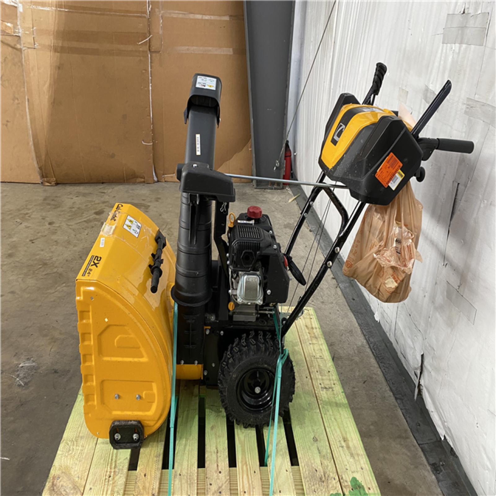 Houston- Cub CADET 24 Snow Blower