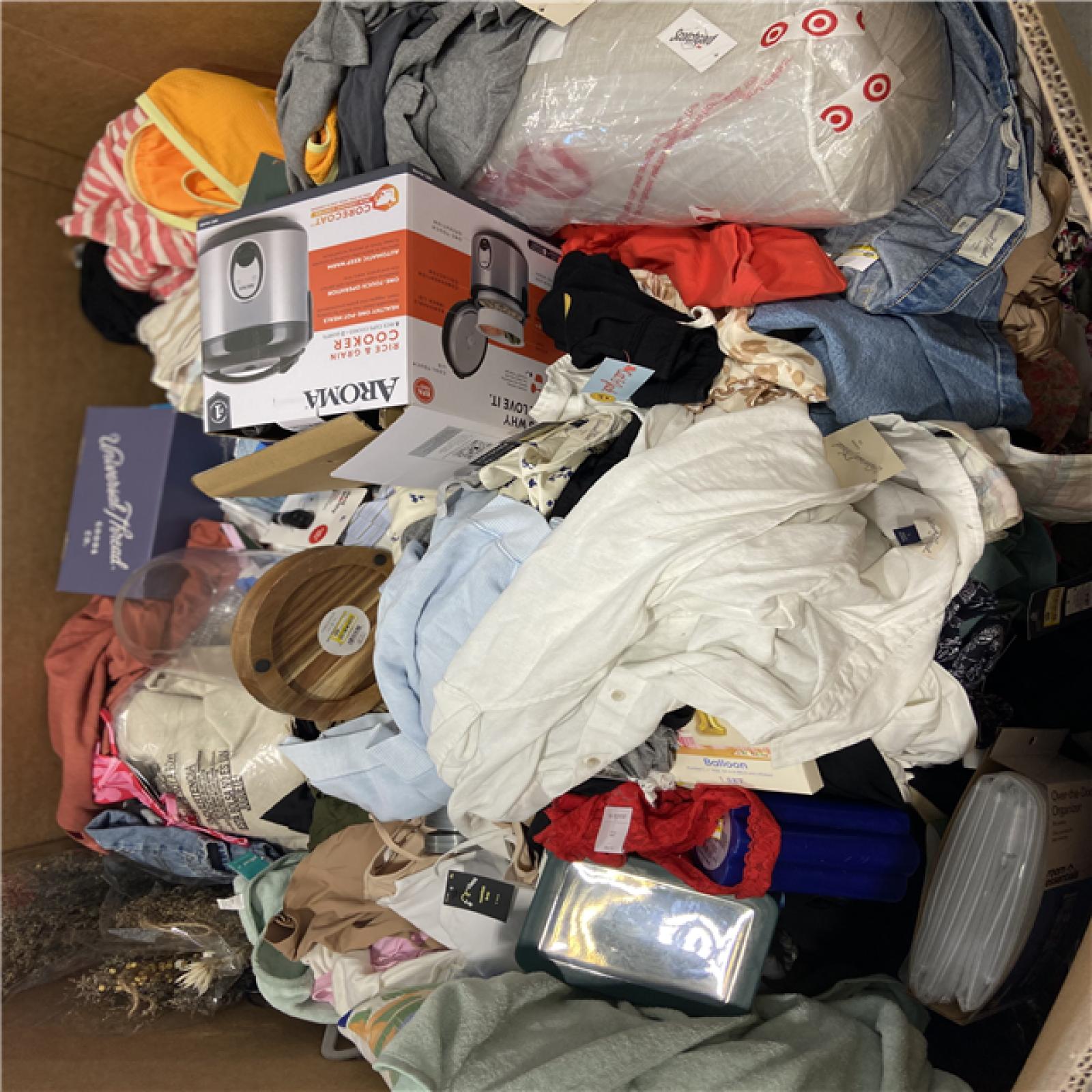 DALLAS LOCATION - BULLSEYE CLOTHING, HOME GOODS PALLET