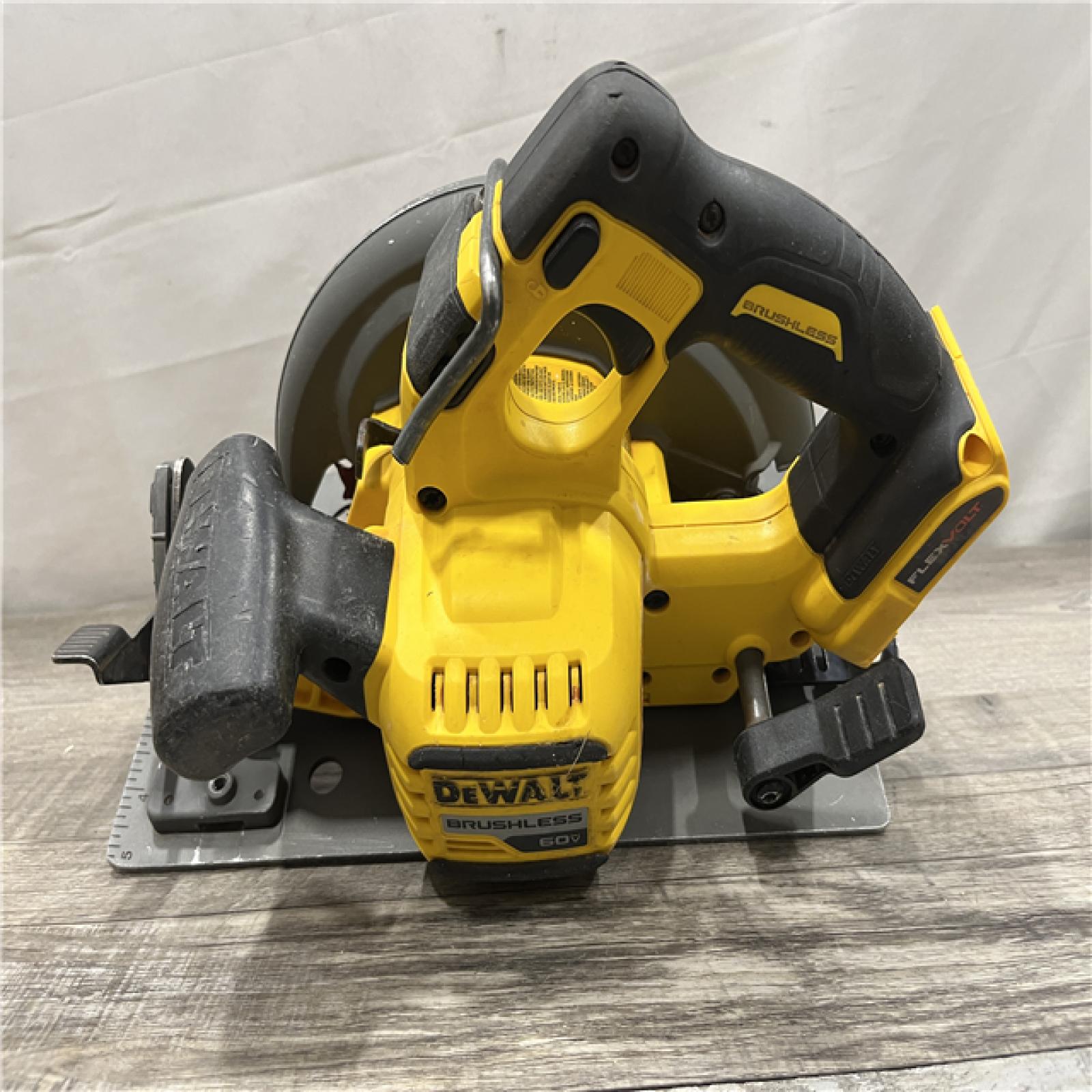 AS-IS DEWALT FLEXVOLT 60V MAX Cordless Brushless 7-1/4 in. Circular Saw with Brake (Tool Only)