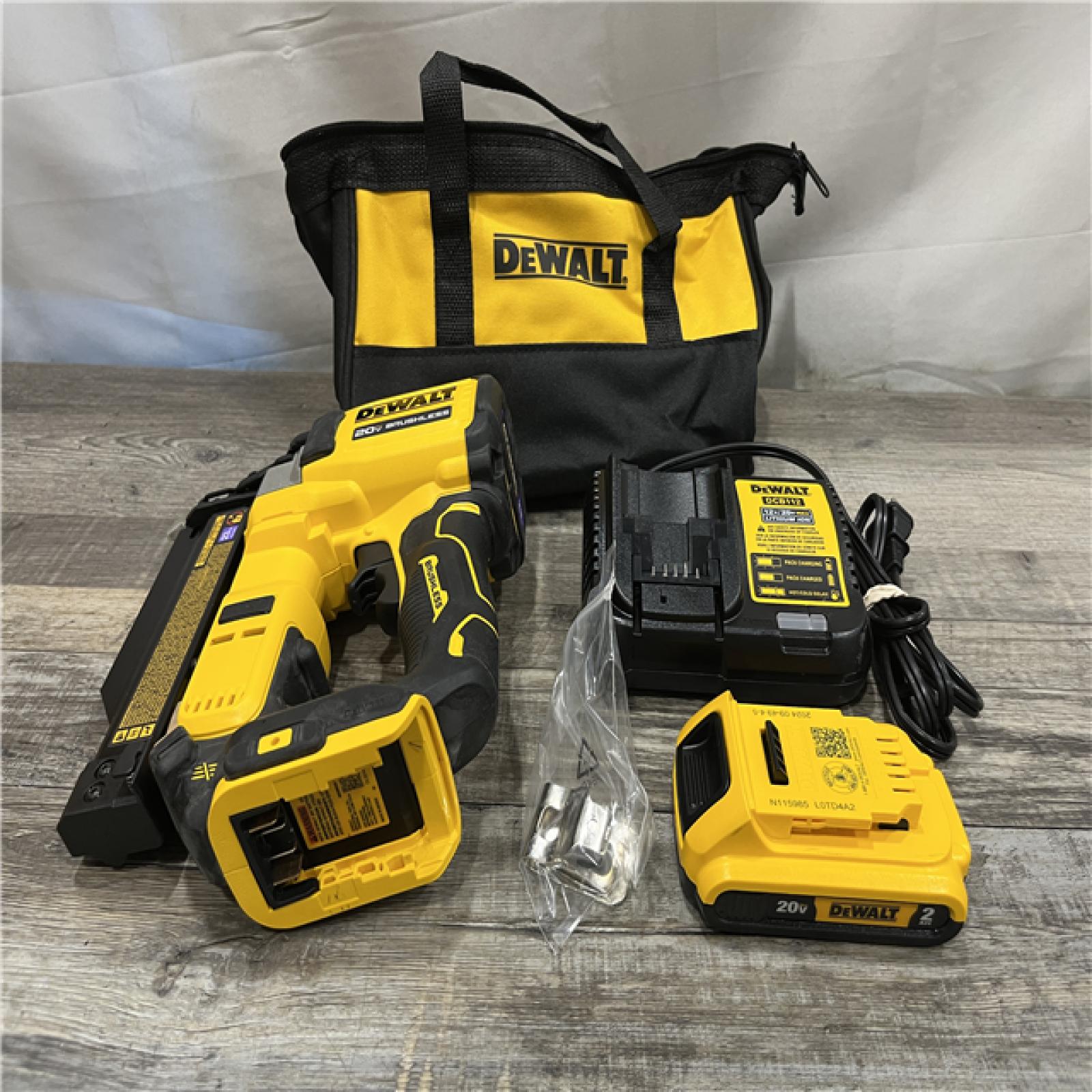 AS-IS DEWALT ATOMIC 20V MAX Lithium Ion Cordless 23 Gauge Pin Nailer Kit