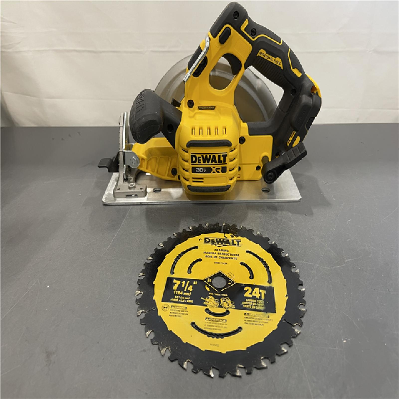 AS-IS - DEWALT 20-Volt MAX 7-1/4 in. Cordless Circular Saw