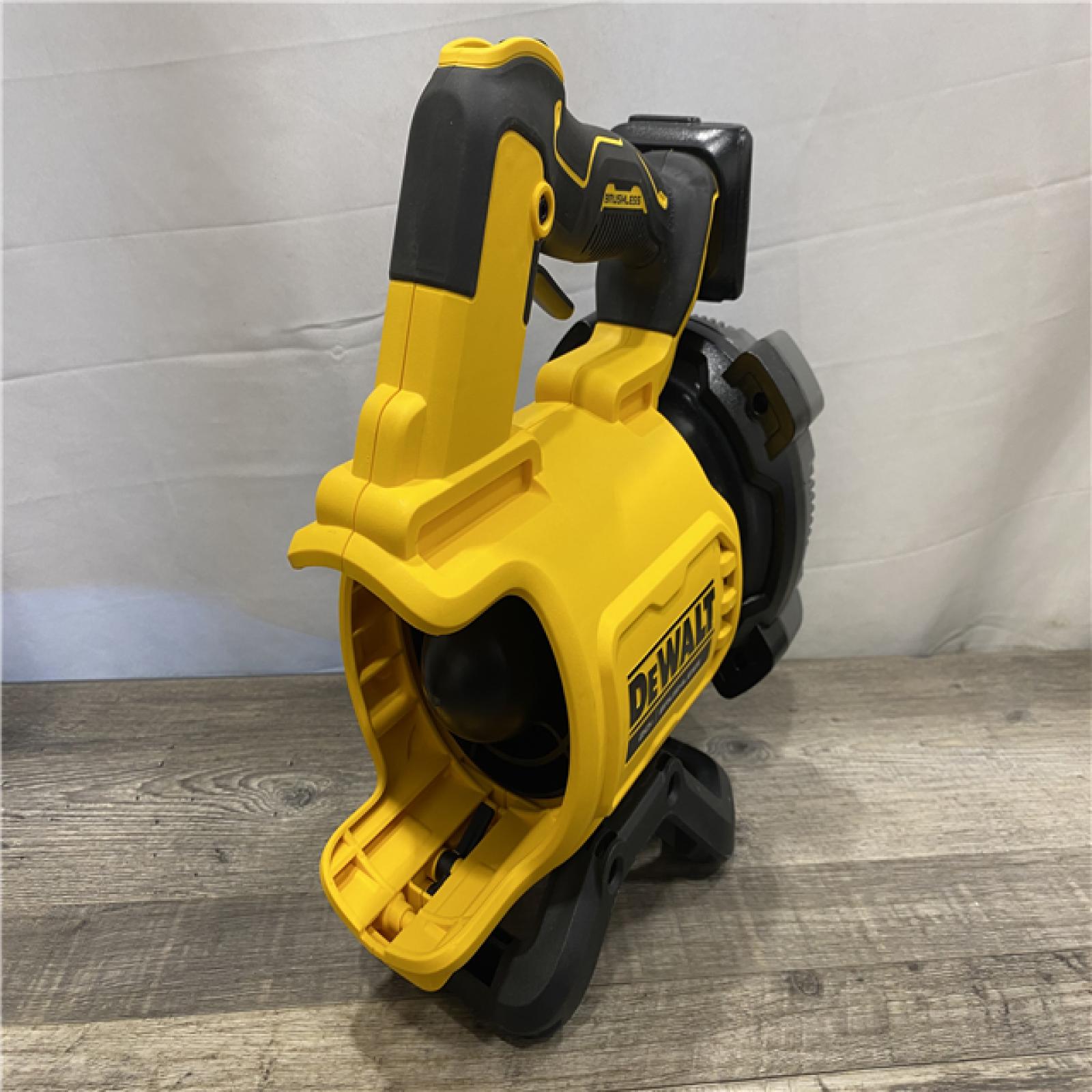 AS-IS DEWALT 20V MAX* XR Brushless Cordless Handheld Blower Kit