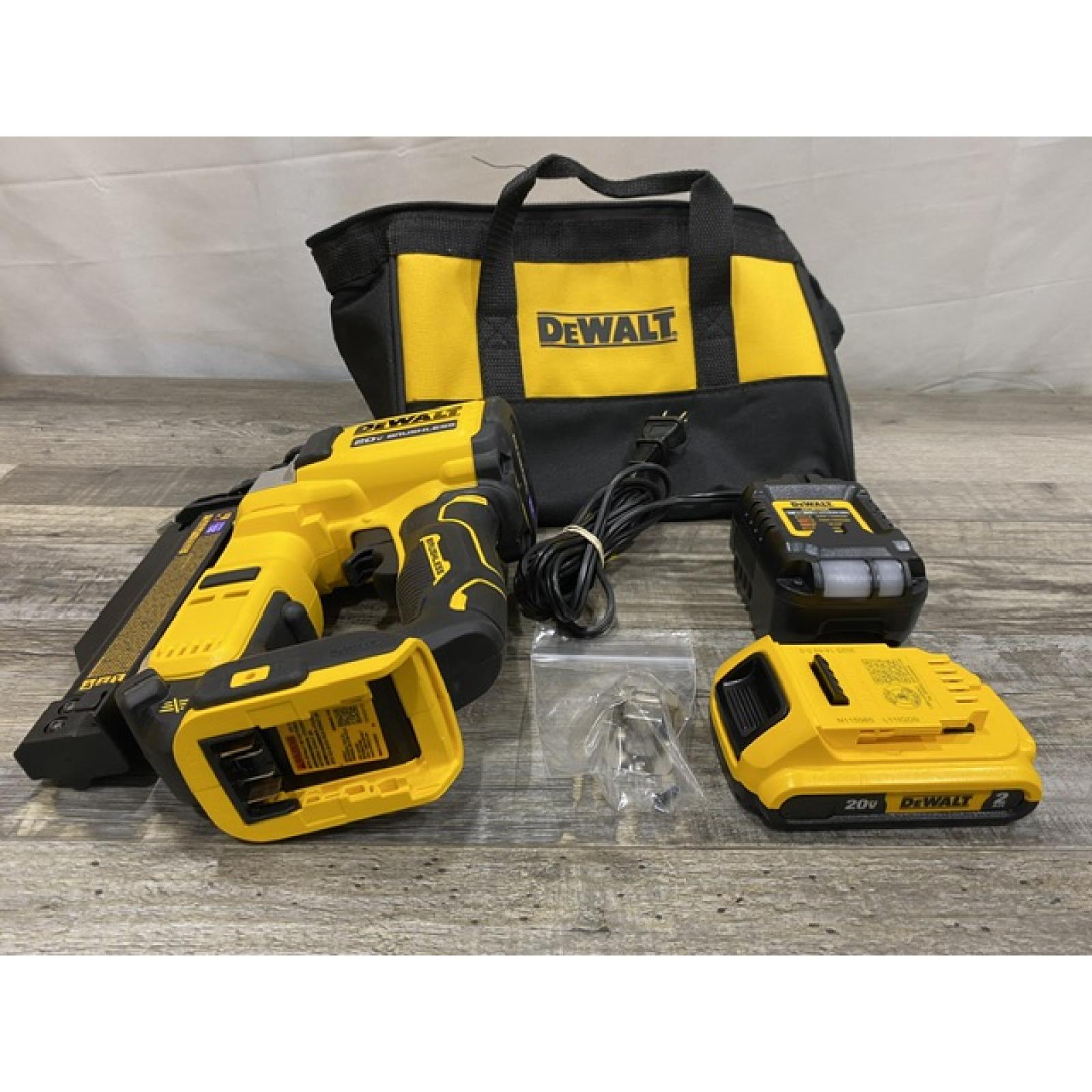 AS-IS DEWALT ATOMIC 20V MAX Lithium Ion Cordless 23 Gauge Pin Nailer Kit