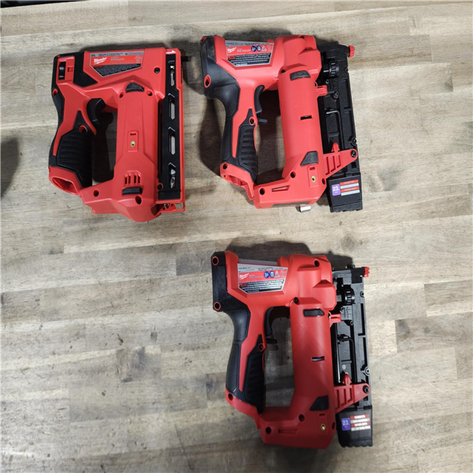 HOUSTON LOCATION - AS-IS MILWAUKEE 3 TOOL COMBO KIT W/ (2) BATTERY & CHARGER