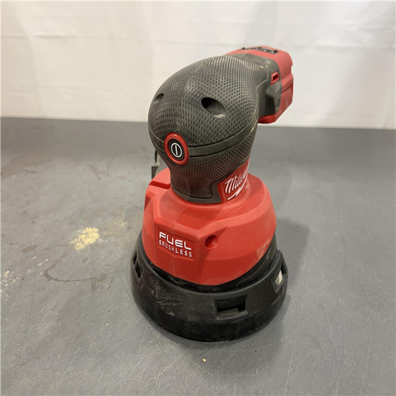 AS-IS - Milwaukee M18 18V Lithium-Ion Brushless Cordless FUEL 5 in. Random Orbit Sander
