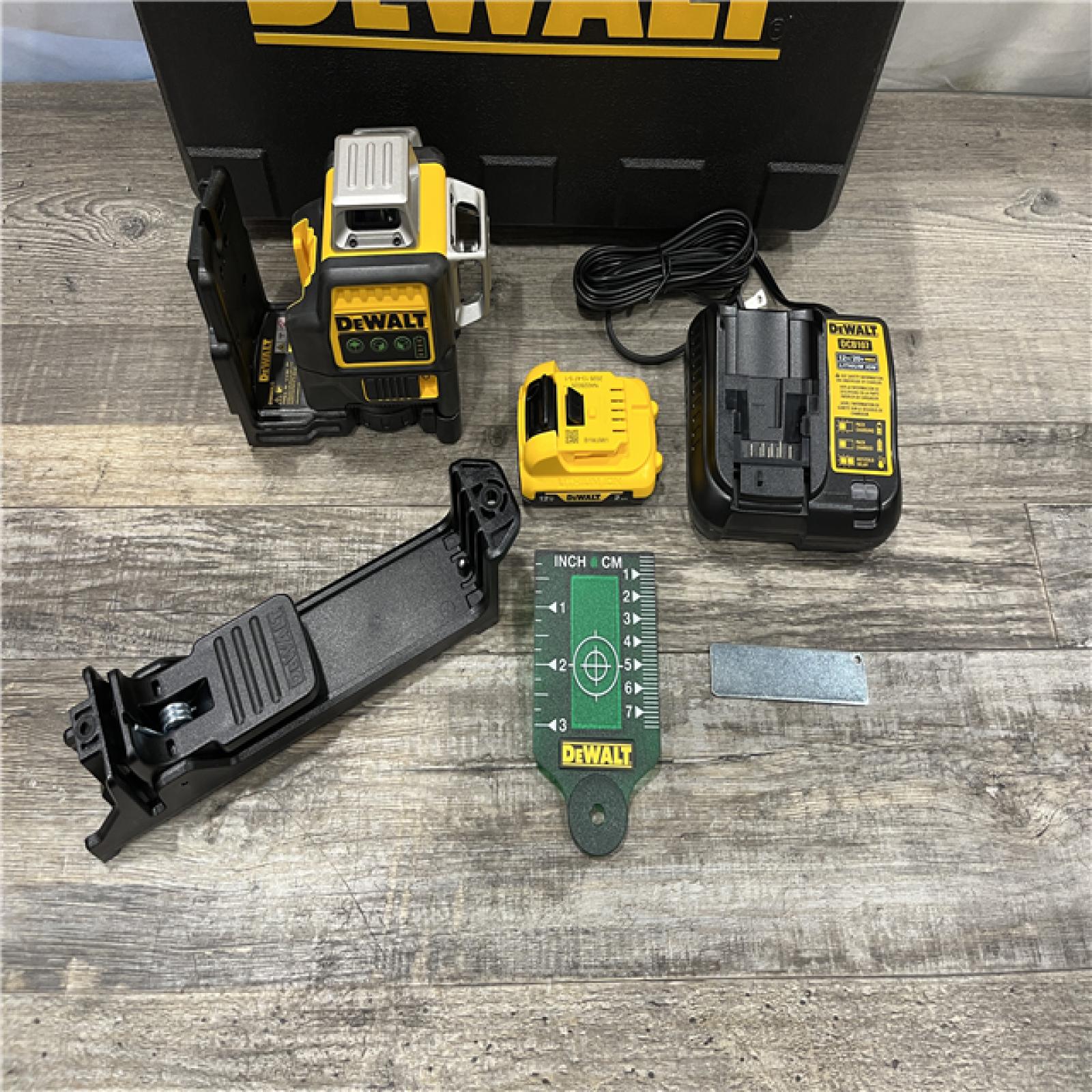 AS-IS DEWALT 12V MAX Lithium-Ion 100 ft. Green Self-Leveling 3-Beam 360 Degree Laser Level Kit