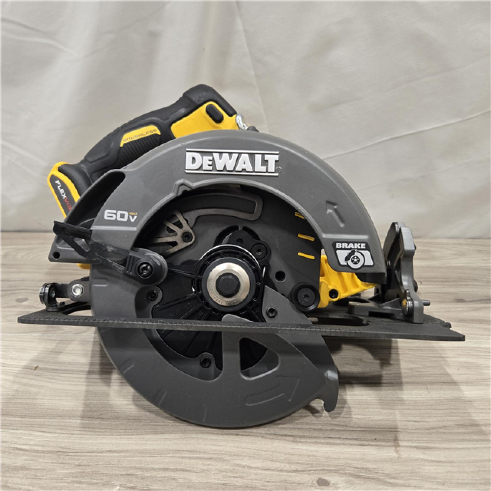 AS-IS DeWALT Flexvolt Max 7-1/4 60V Circular Saw (Tool Only)