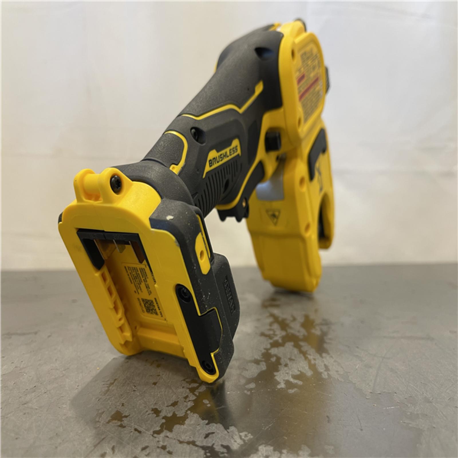 AS-IS - DeWalt 20-Volt MAX XR Copper Cutter