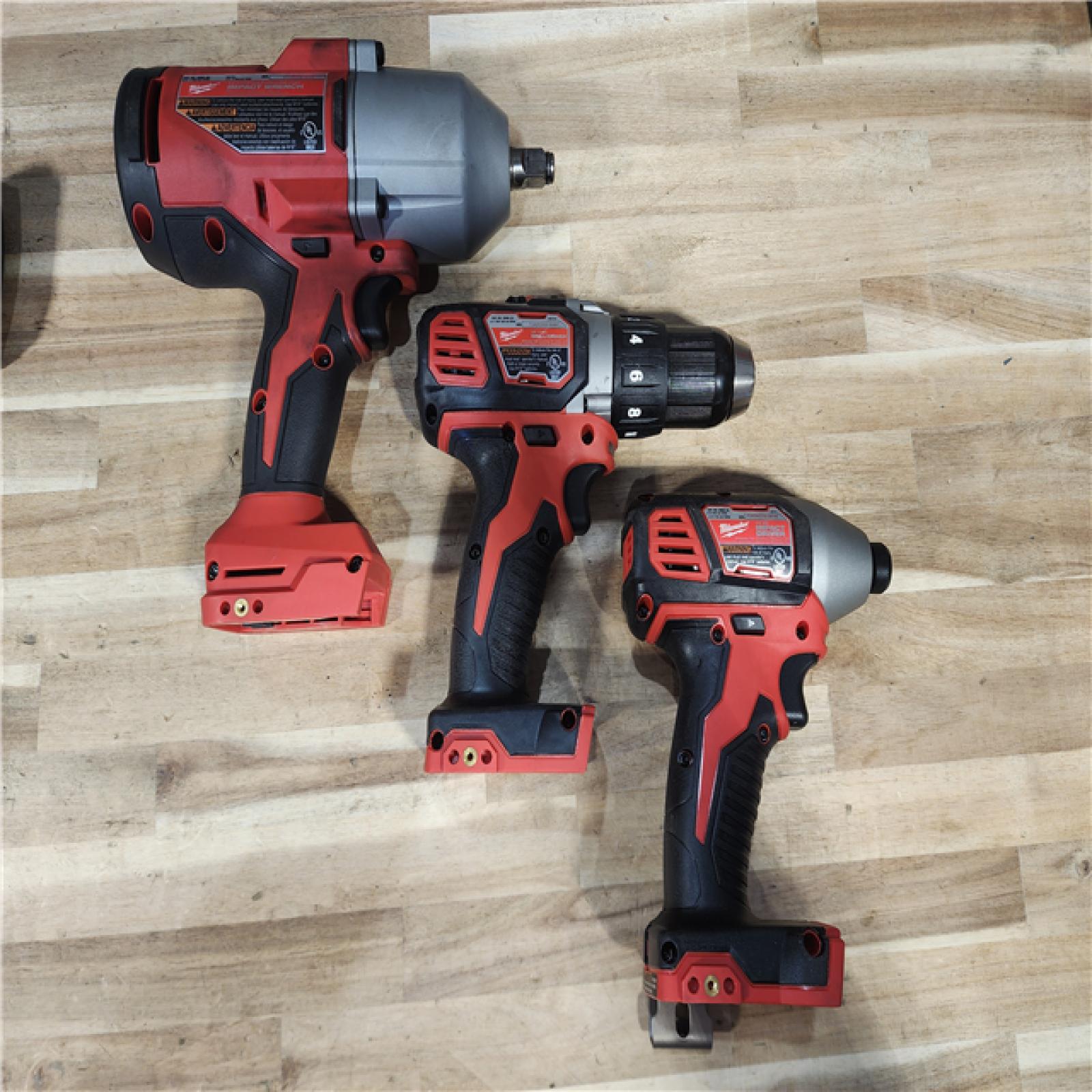 HOUSTON LOCATION - AS-IS MILWAUKEE 3 TOOL COMBO KIT W/ (2) BATTERY & CHARGER