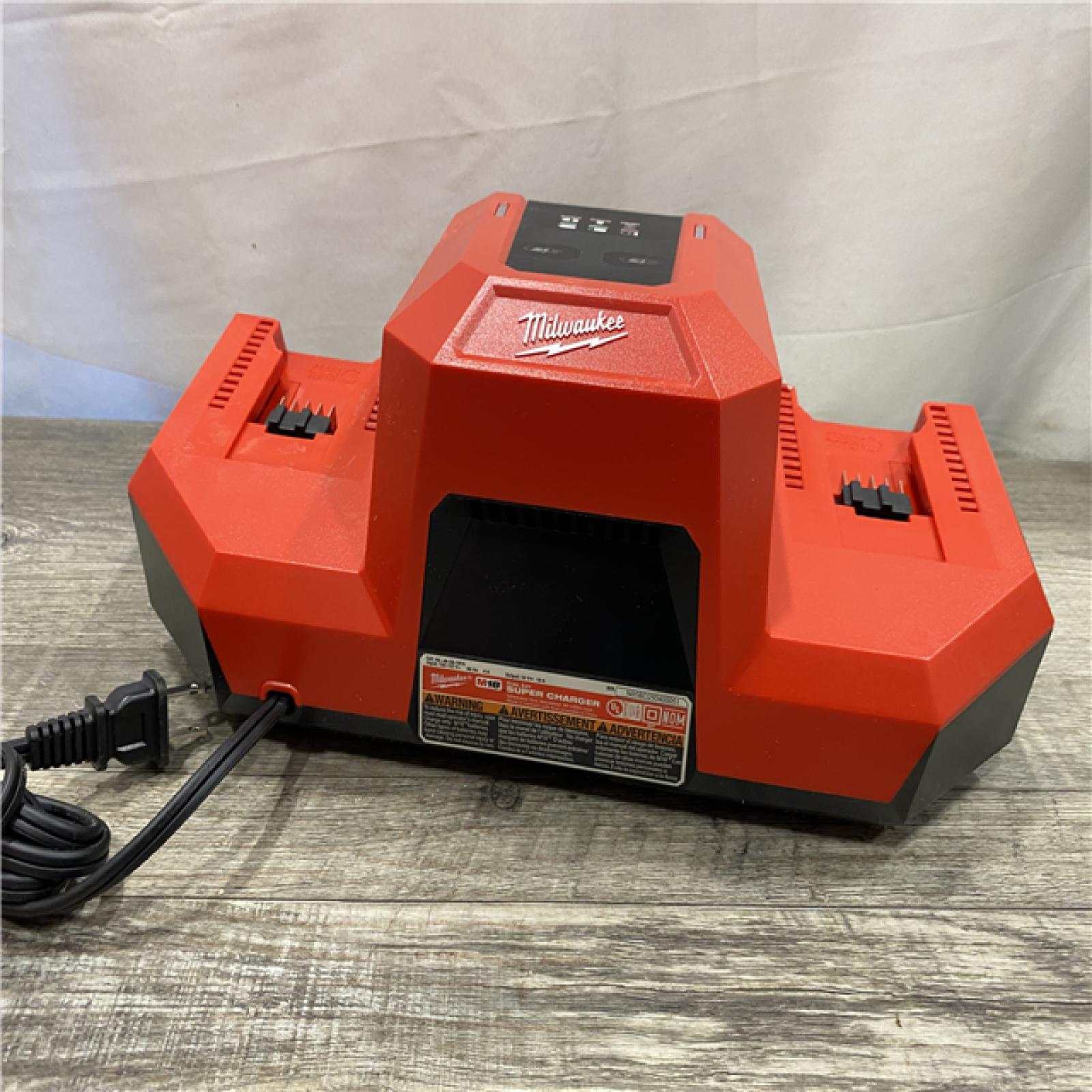 AS-IS Milwaukee 18V Dual Bay Simultaneous Super Charger