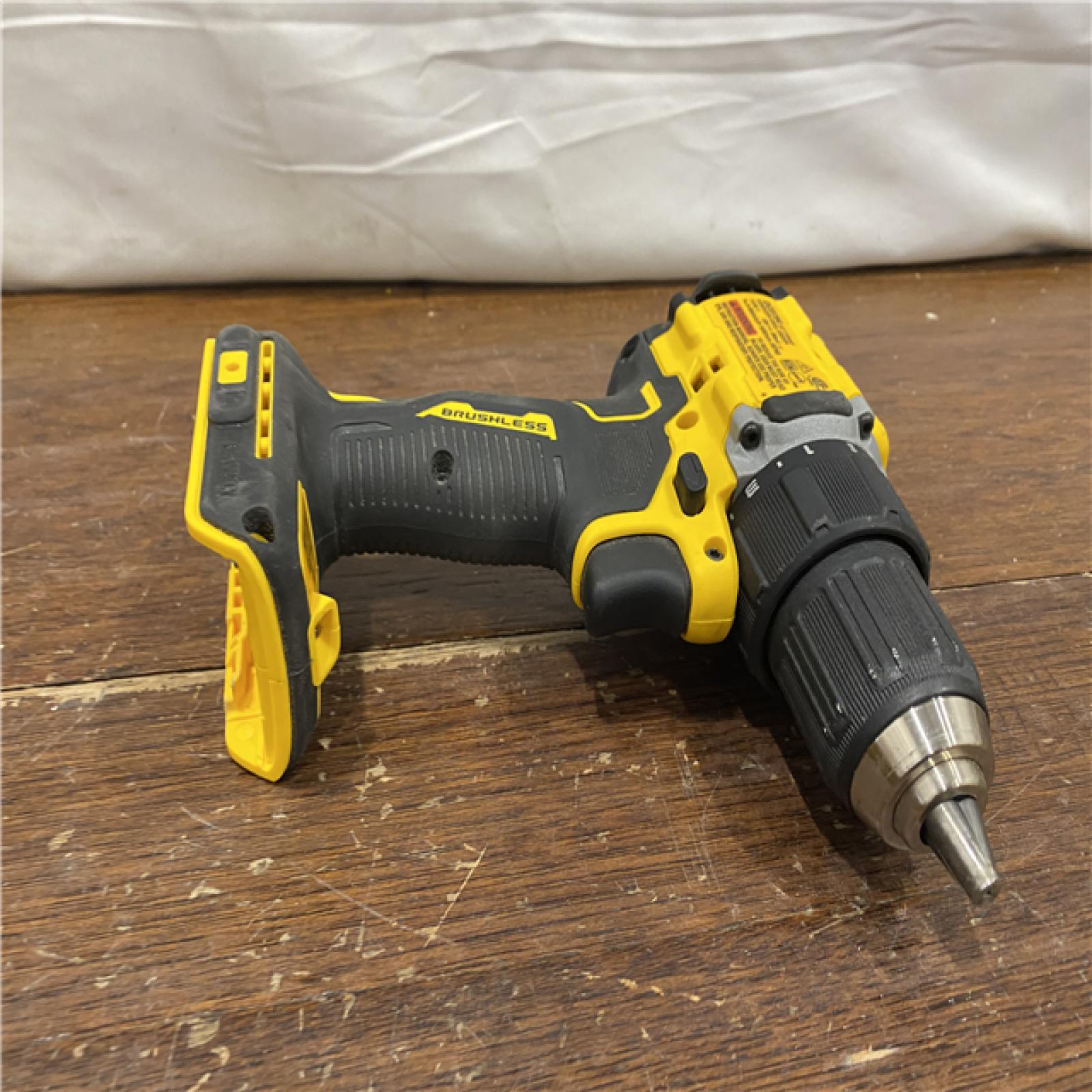 AS-IS DEWALT ATOMIC COMPACT SERIES 20V MAX* Brushless Cordless 1/2 Drill/Driver Kit
