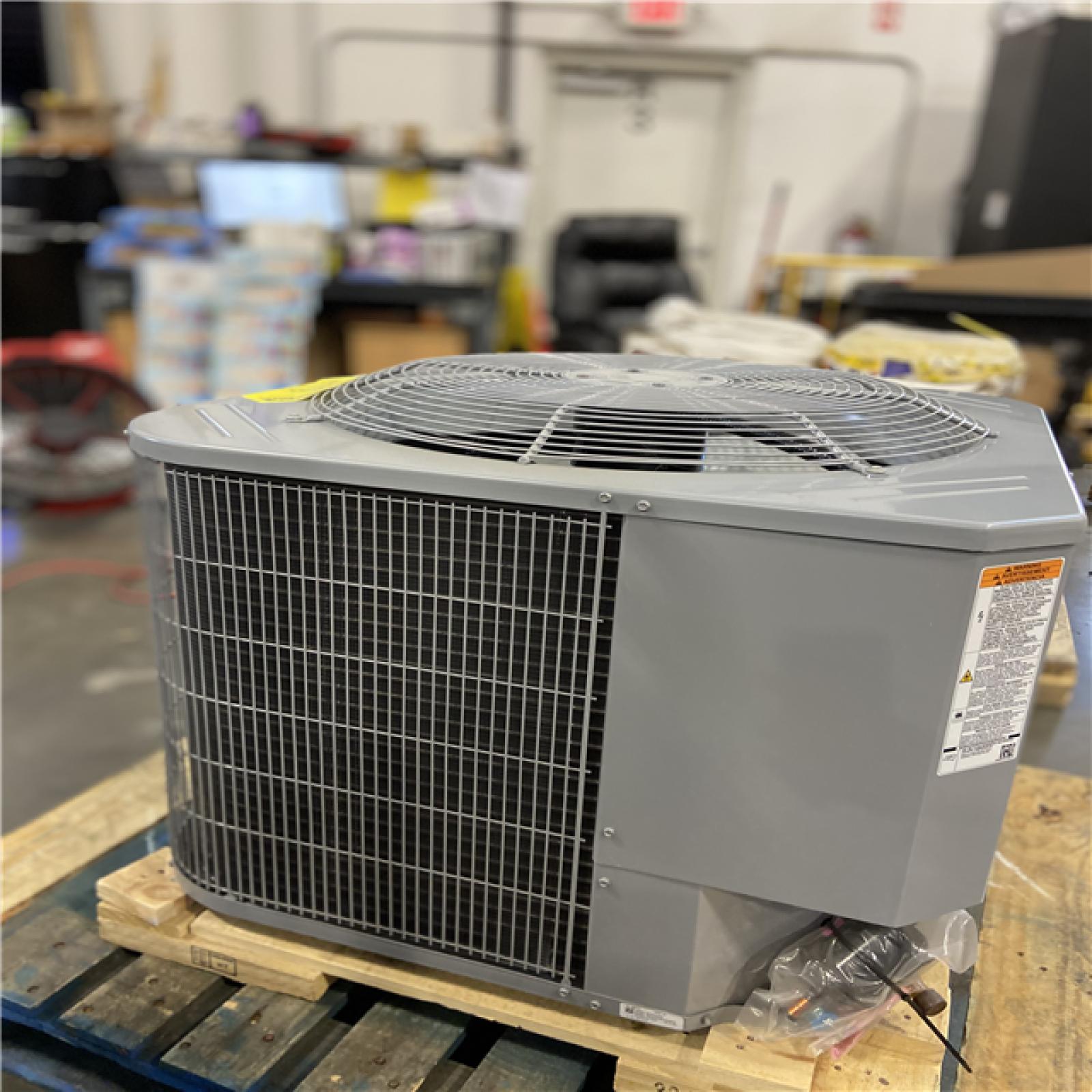 DALLAS LOCATION - Smartcomfort® by Carrier 2.5 Ton 14.3 Seer2 Heat Pump
