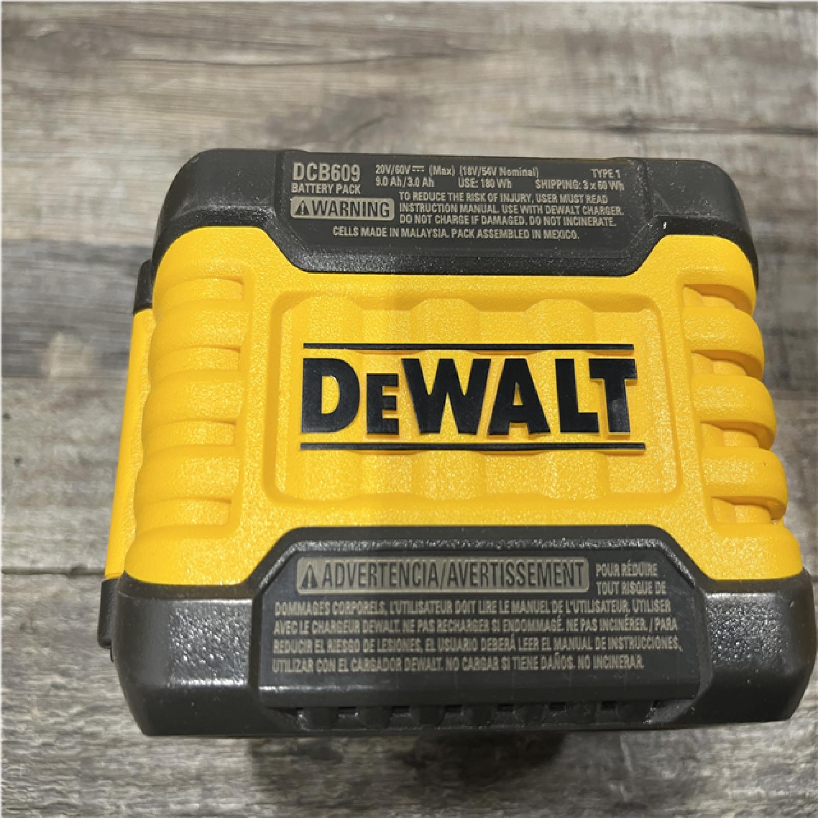 AS-IS DEWALT 20V/60V MAX FLEXVOLT Lithium-Ion 9.0Ah Battery and Charger Starter Kit
