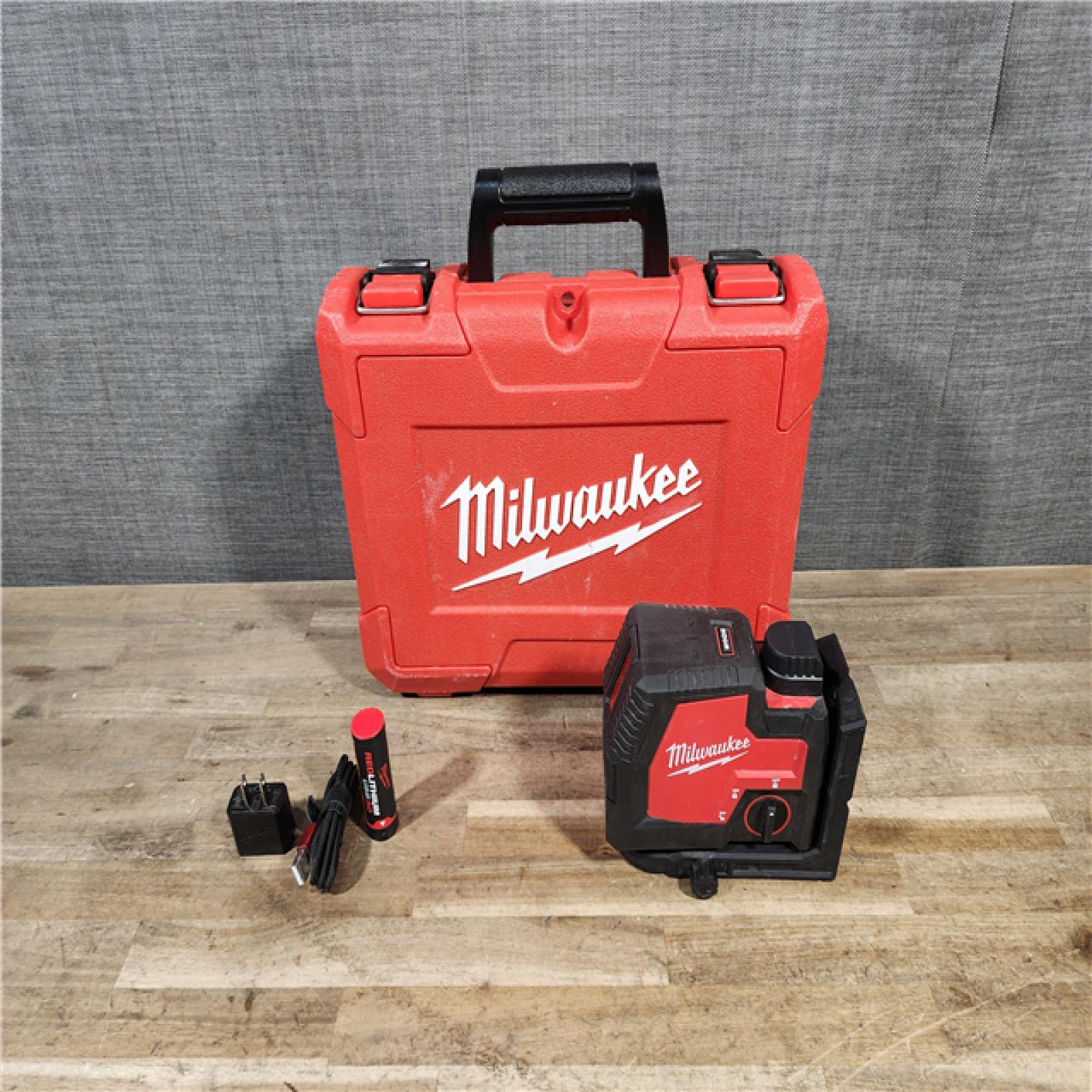 HOUSTON LOCATION - AS-IS Milwaukee 100 ft. REDLITHIUM Lithium-Ion USB Green Rechargeable Cross Line Laser Level Kit