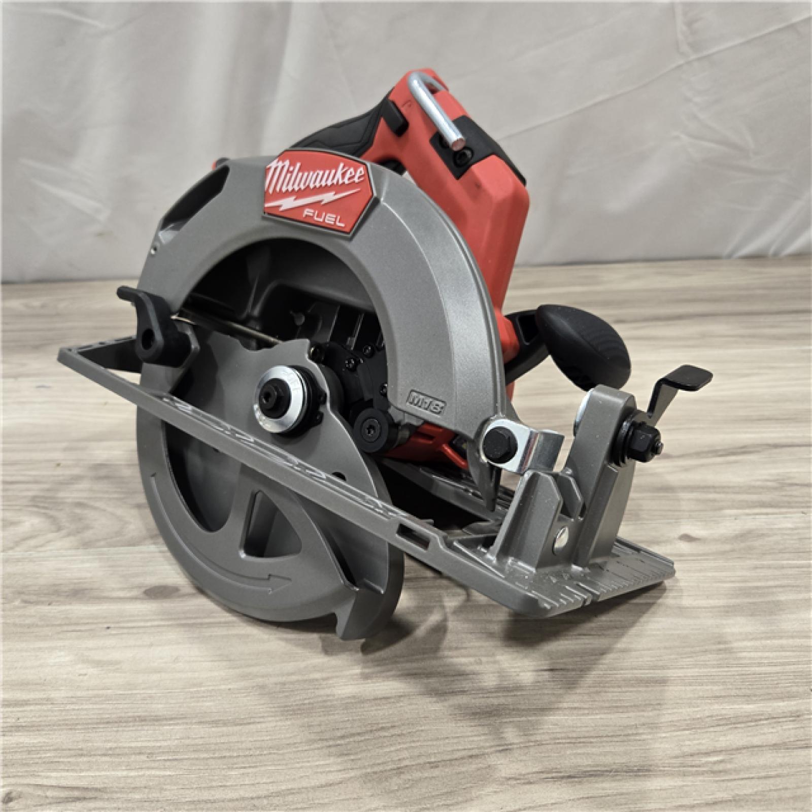 AS-IS Milwaukee M18 FUEL 7-1/4 Inch Circular Saw (Bare Tool)