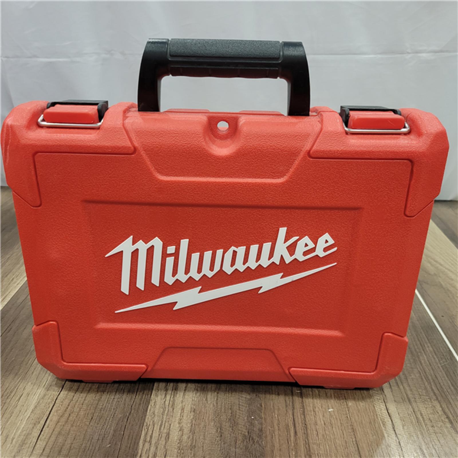 AS-IS Milwaukee-3522-21 Green Beam Laser Cross Line Plumb Point USB Rechargeable