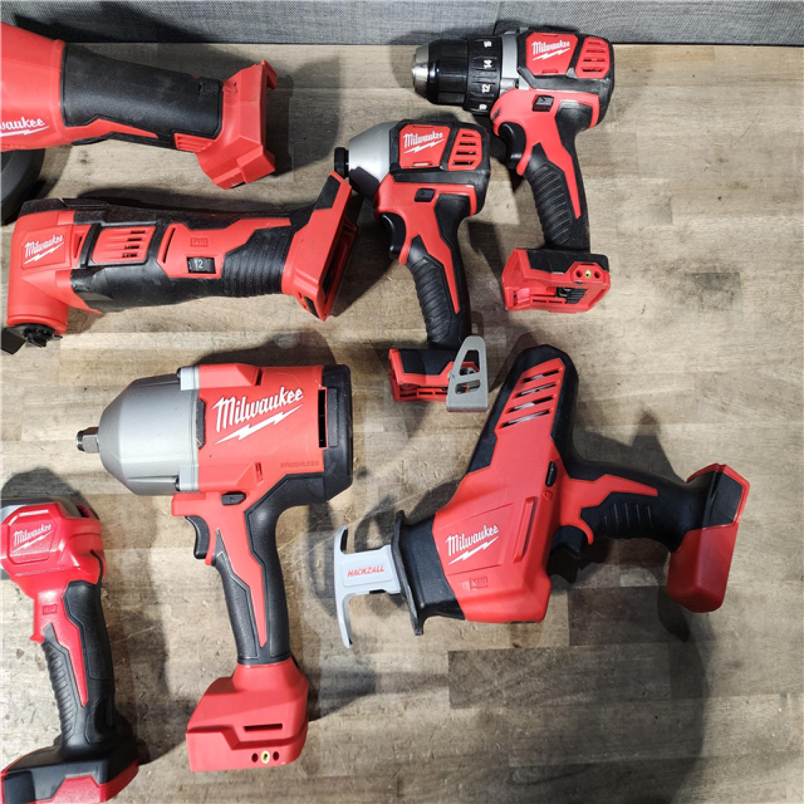 HOUSTON LOCATION - AS-IS MILWAUKEE 7 TOOL COMBO KIT W/ (2) BATTERY & CHARGER