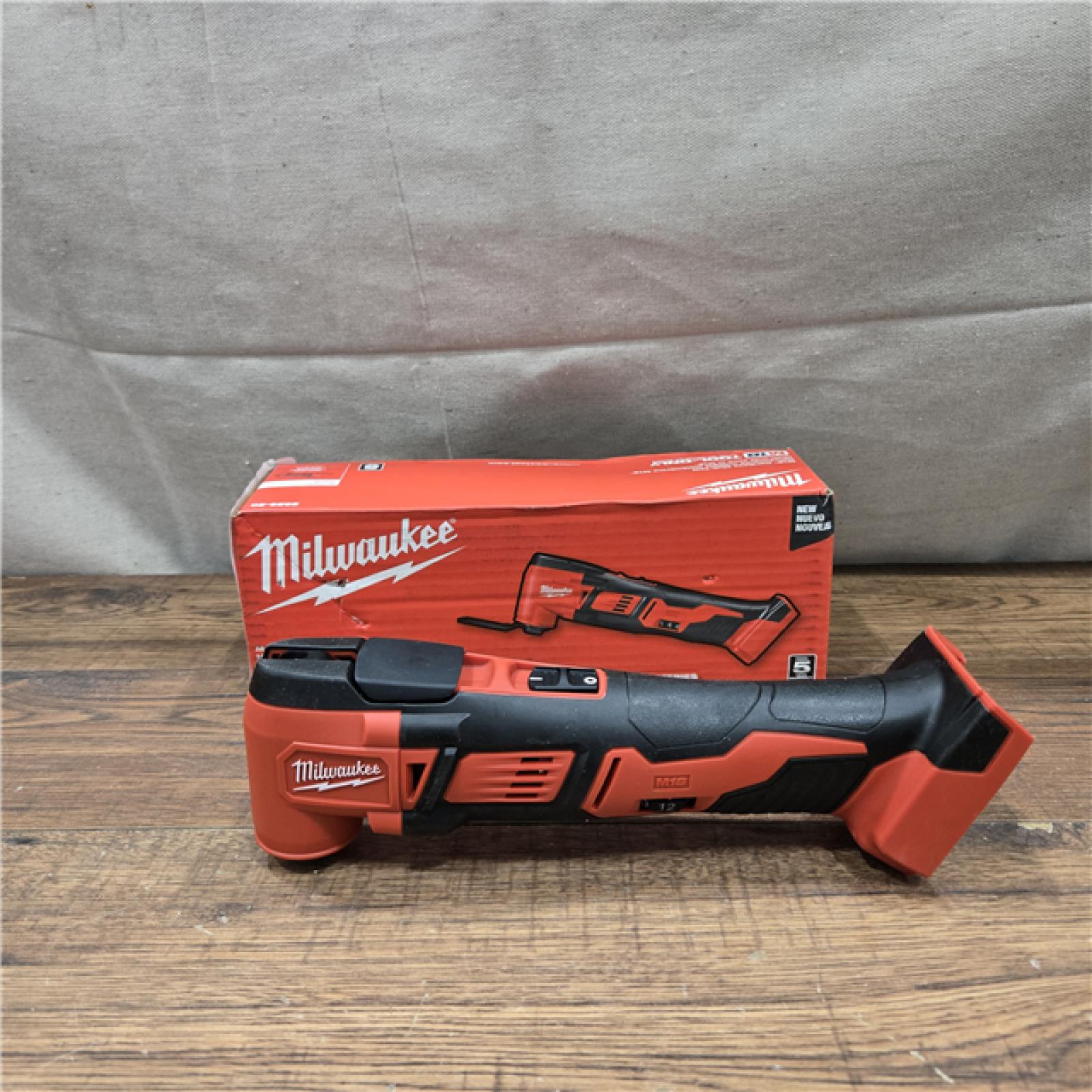 AS-IS Milwaukee 2626-20 M18 Lithium-Ion Cordless Multi-Tool (Tool Only)